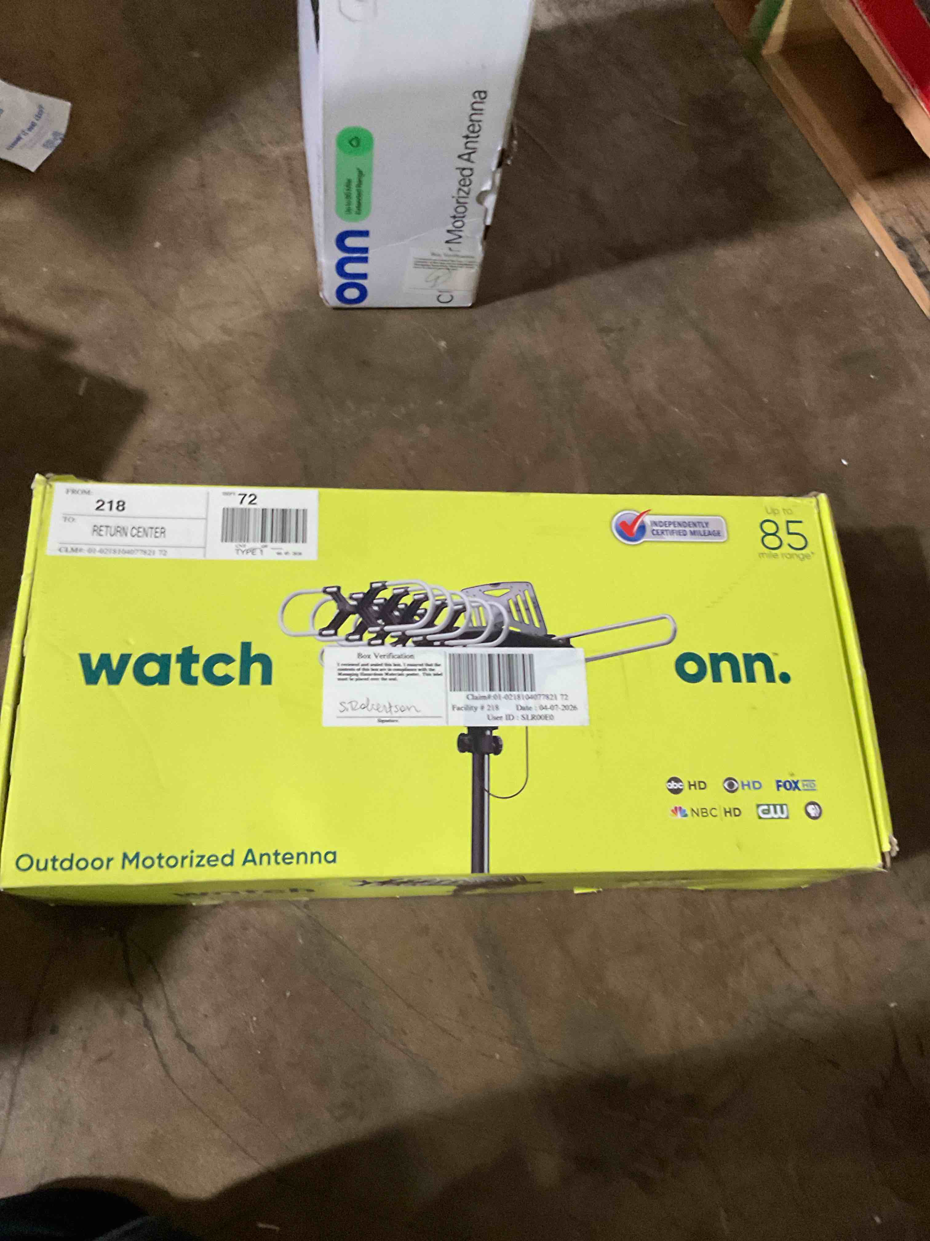 Onn outdoor tv antenna with pole 85 mile range 