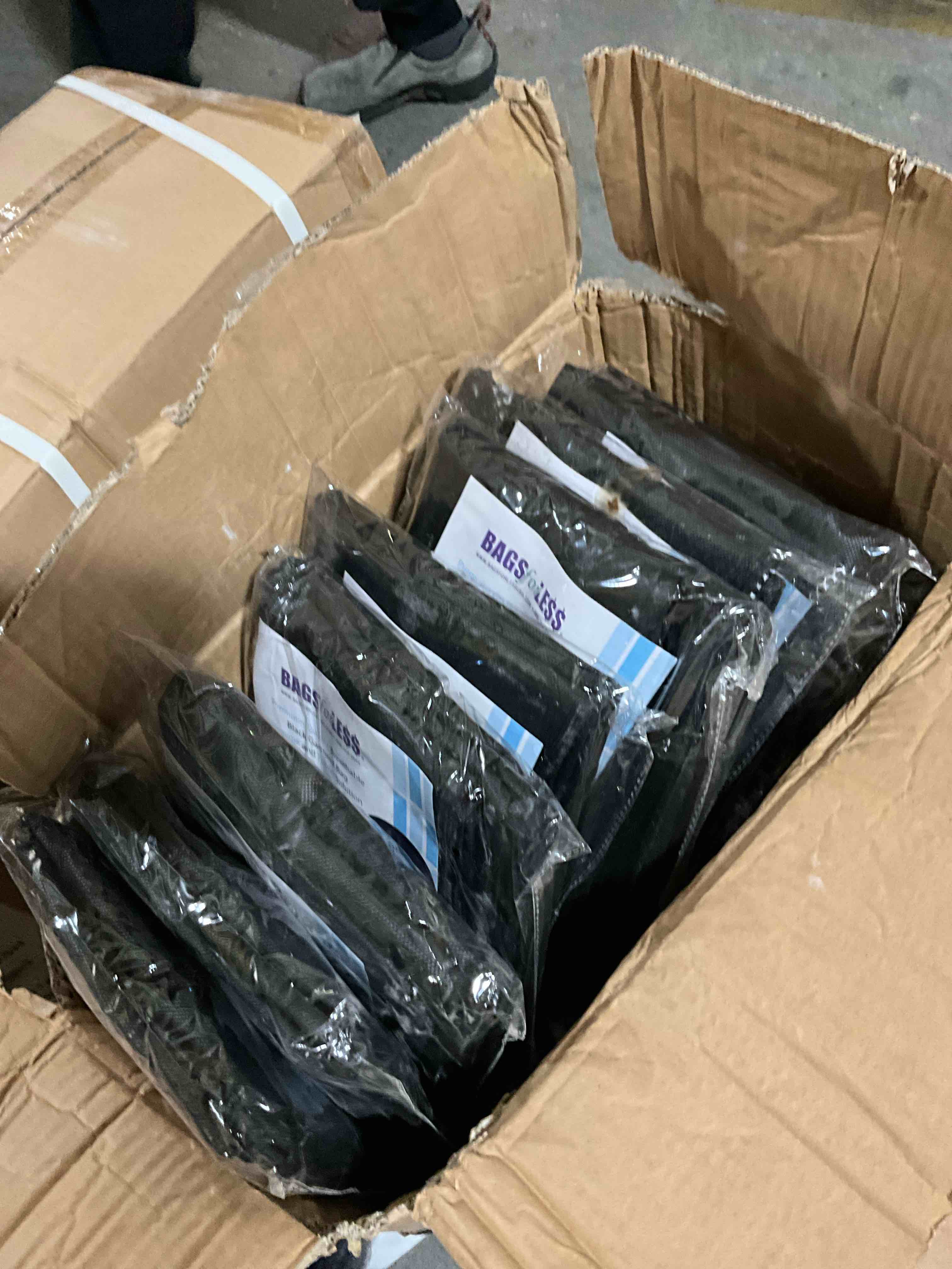 https://s3.amazonaws.com/lotting-images-prod/X001UWR155_1756829550913.jpeg