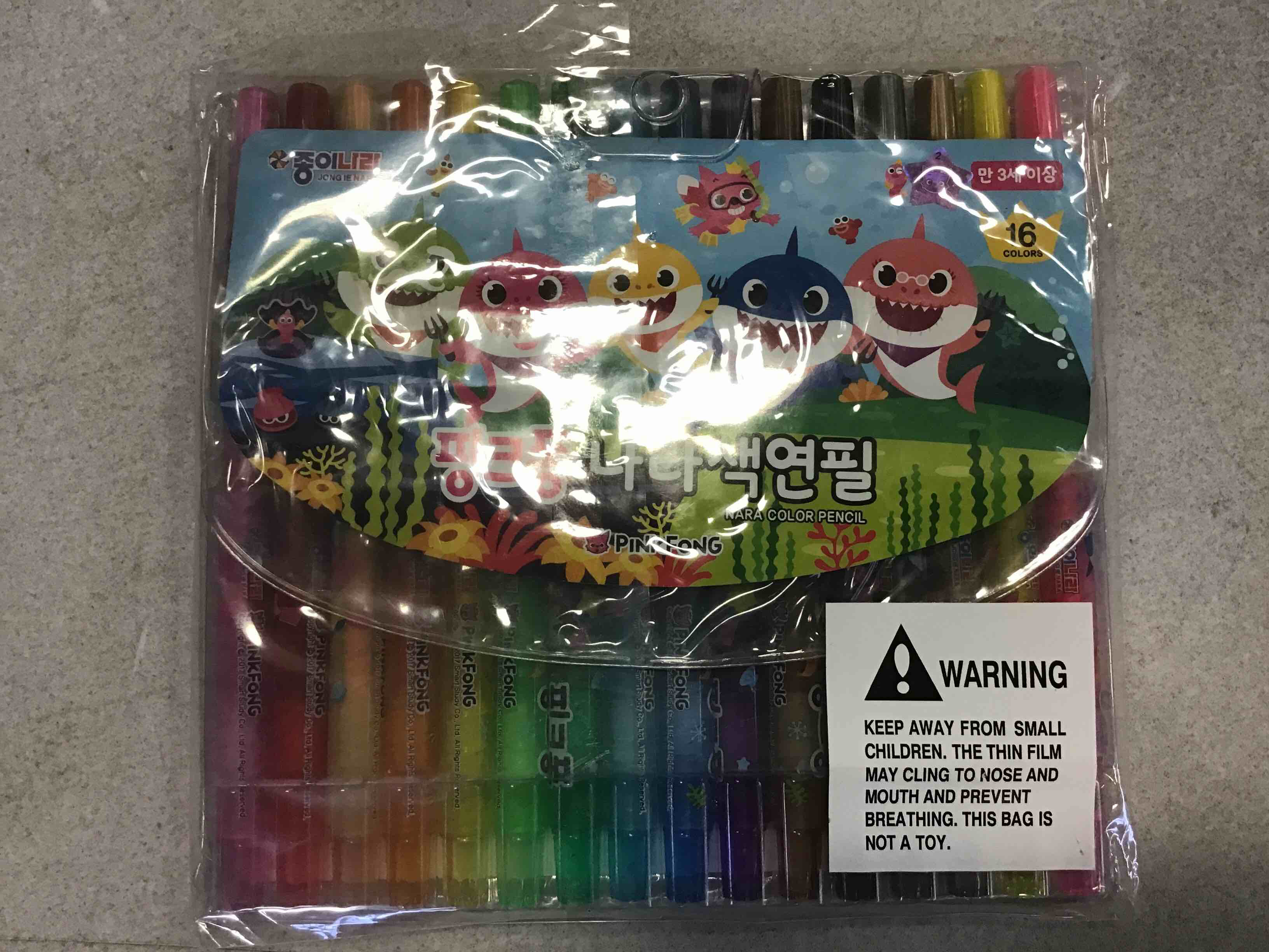 Stationary baby shark colored pencil crayon set