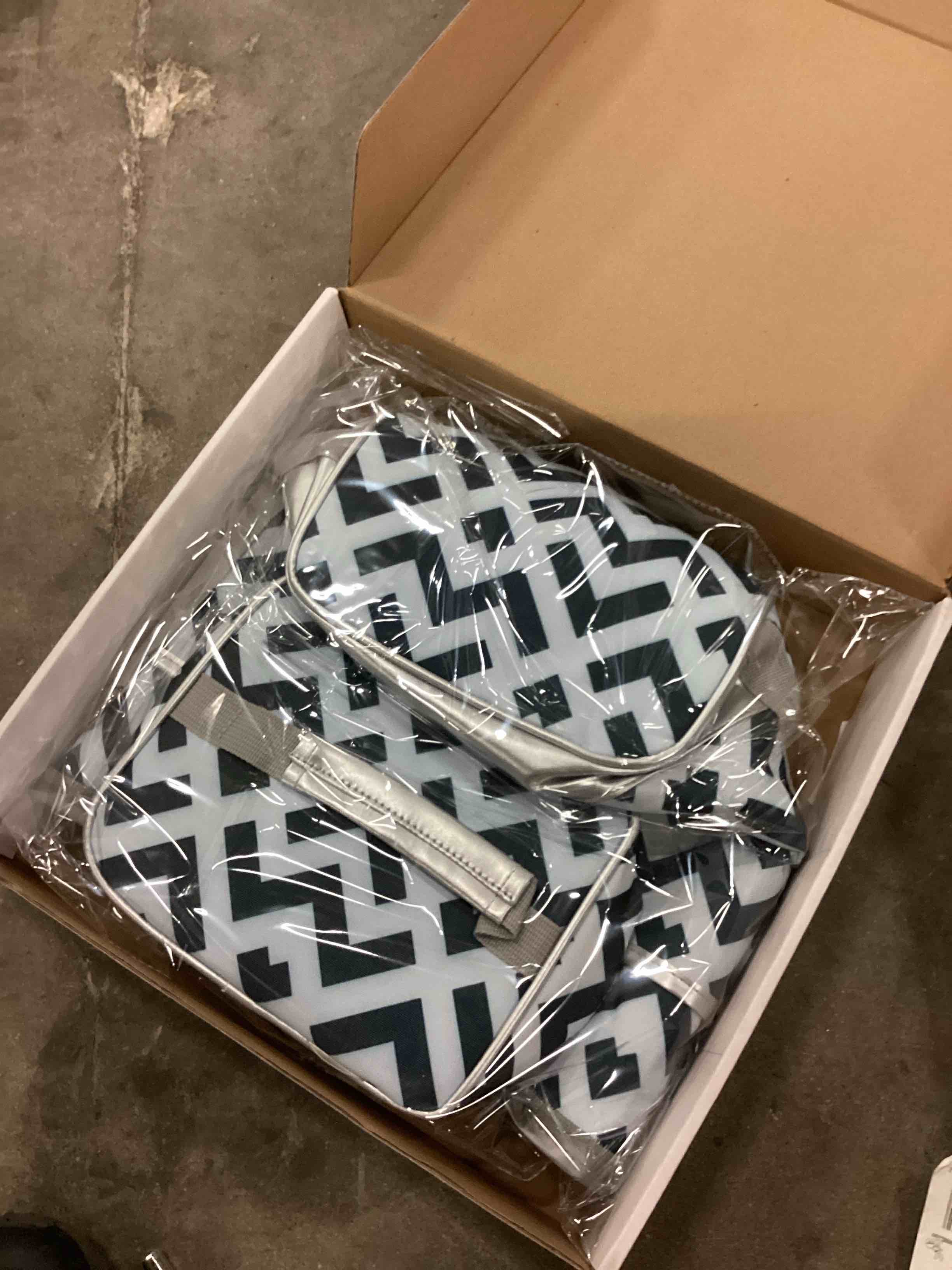 https://s3.amazonaws.com/lotting-images-prod/X002ZIL62R_1752523501050.jpeg