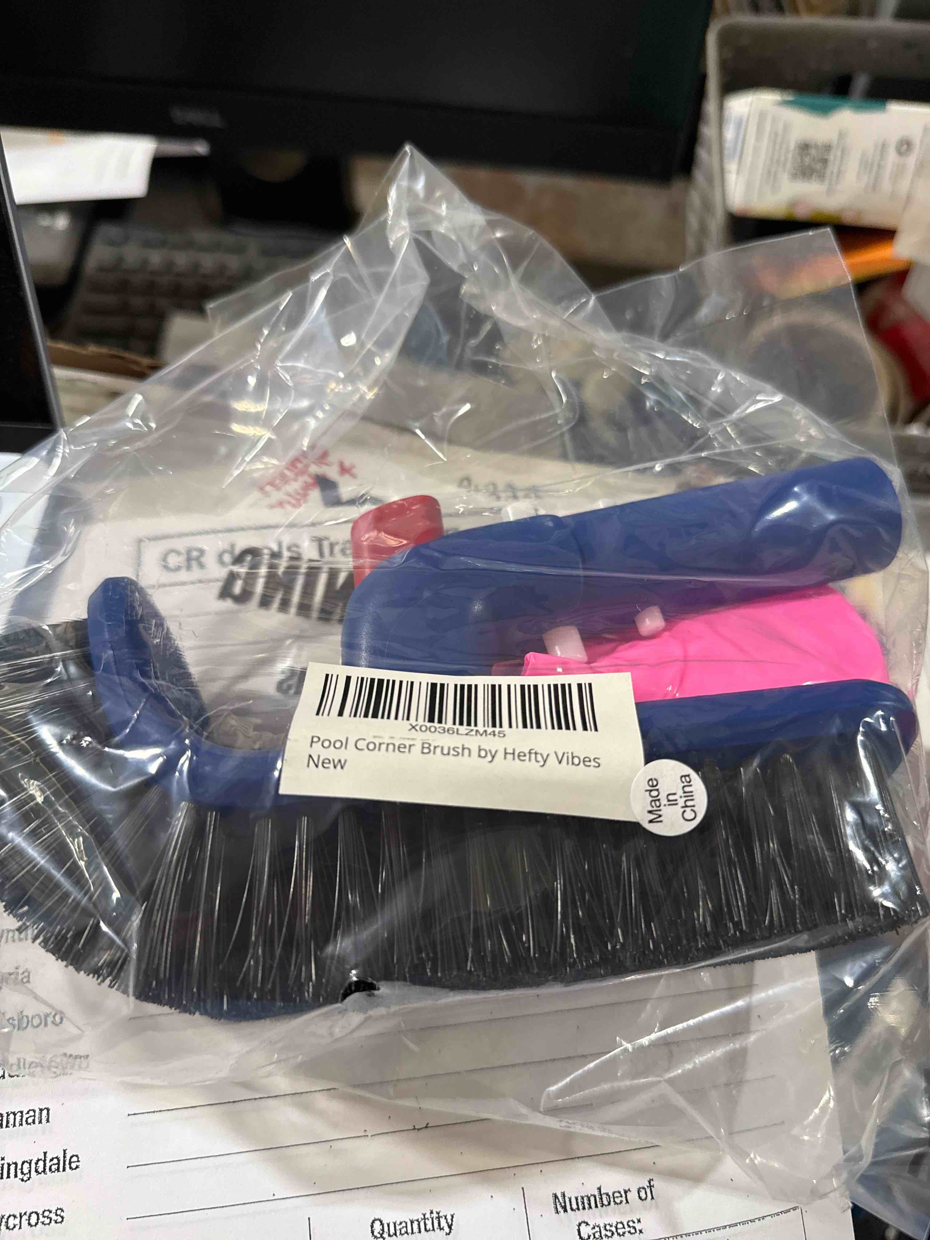 Condition photo showing Brand New for pool corner brush by hefty vibes 