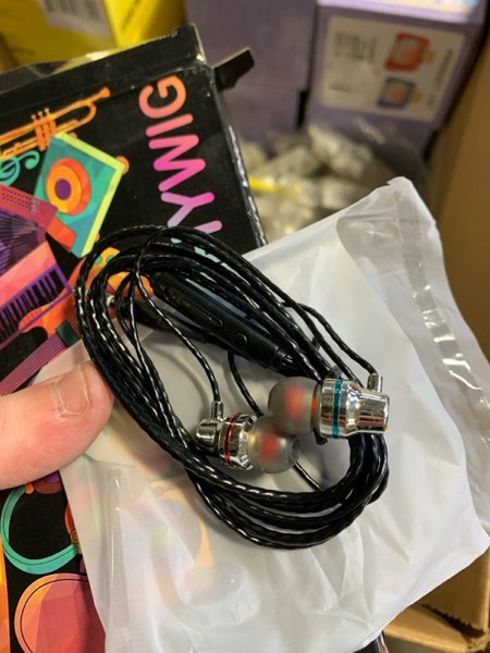 https://s3.amazonaws.com/lotting-images-prod/X003R7VKE9_1714405689947.jpeg