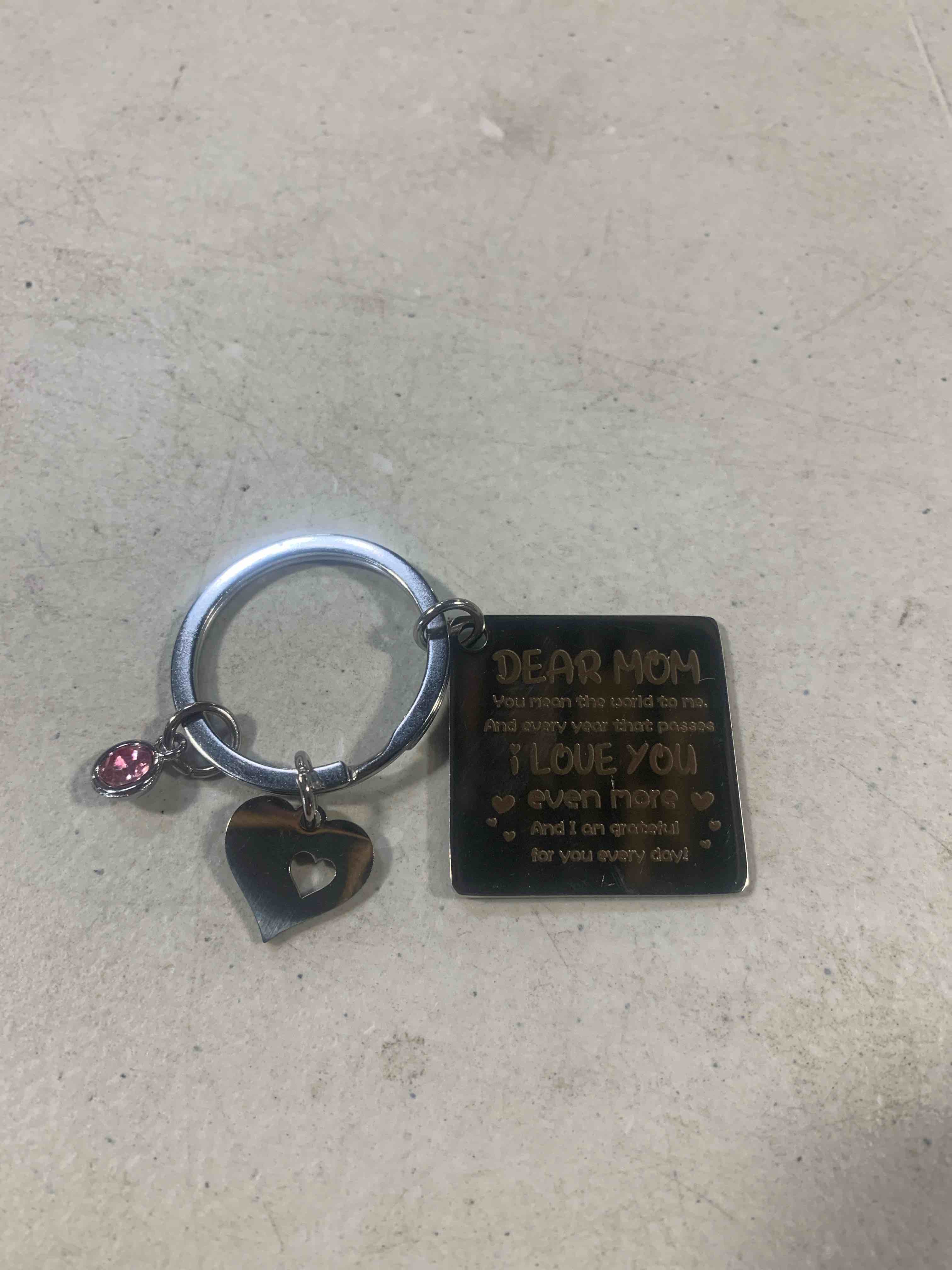 “Dear Mom” Keychain with charms 