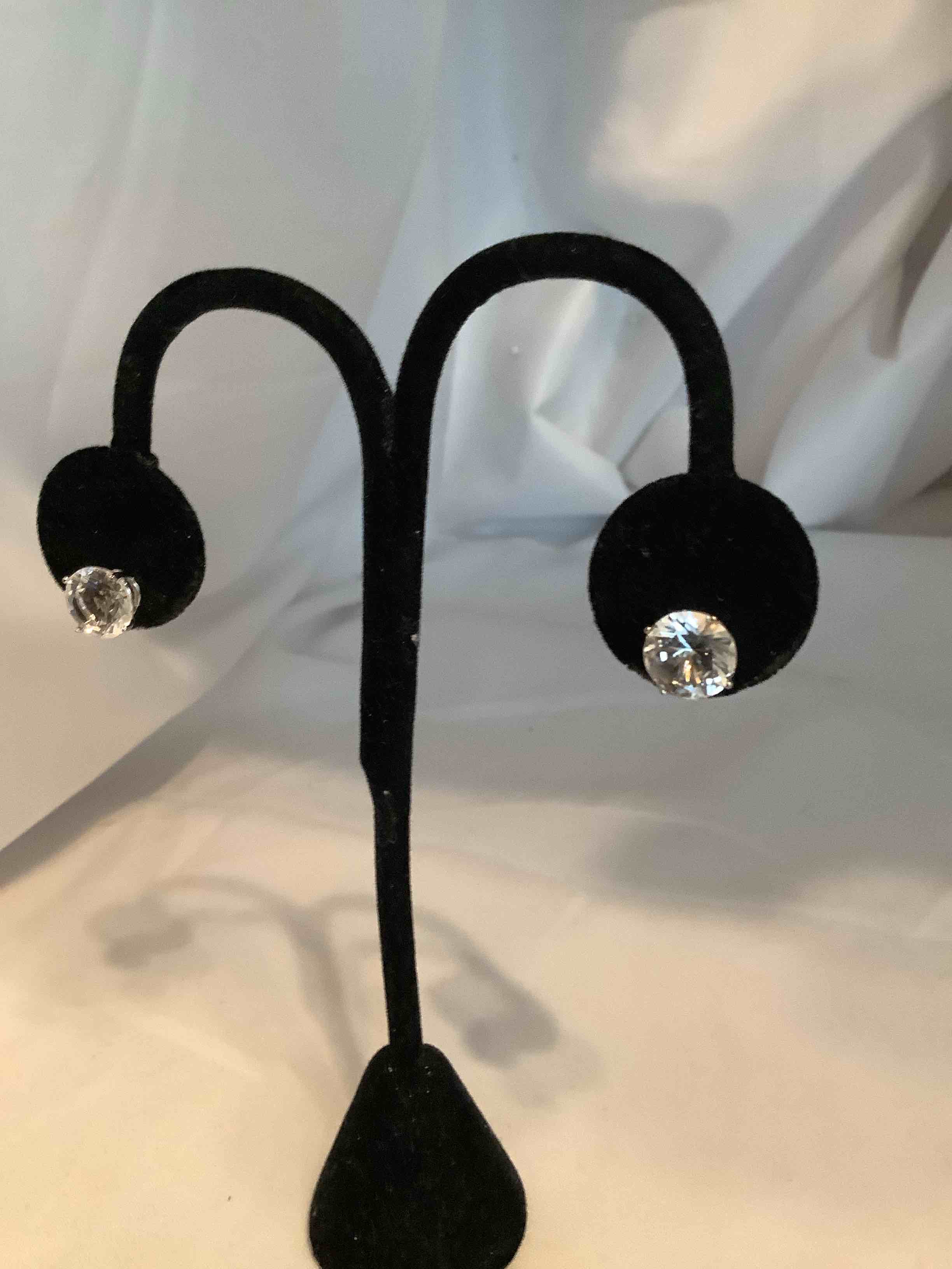 Condition photo showing New/Like New for cz solitaire earrings