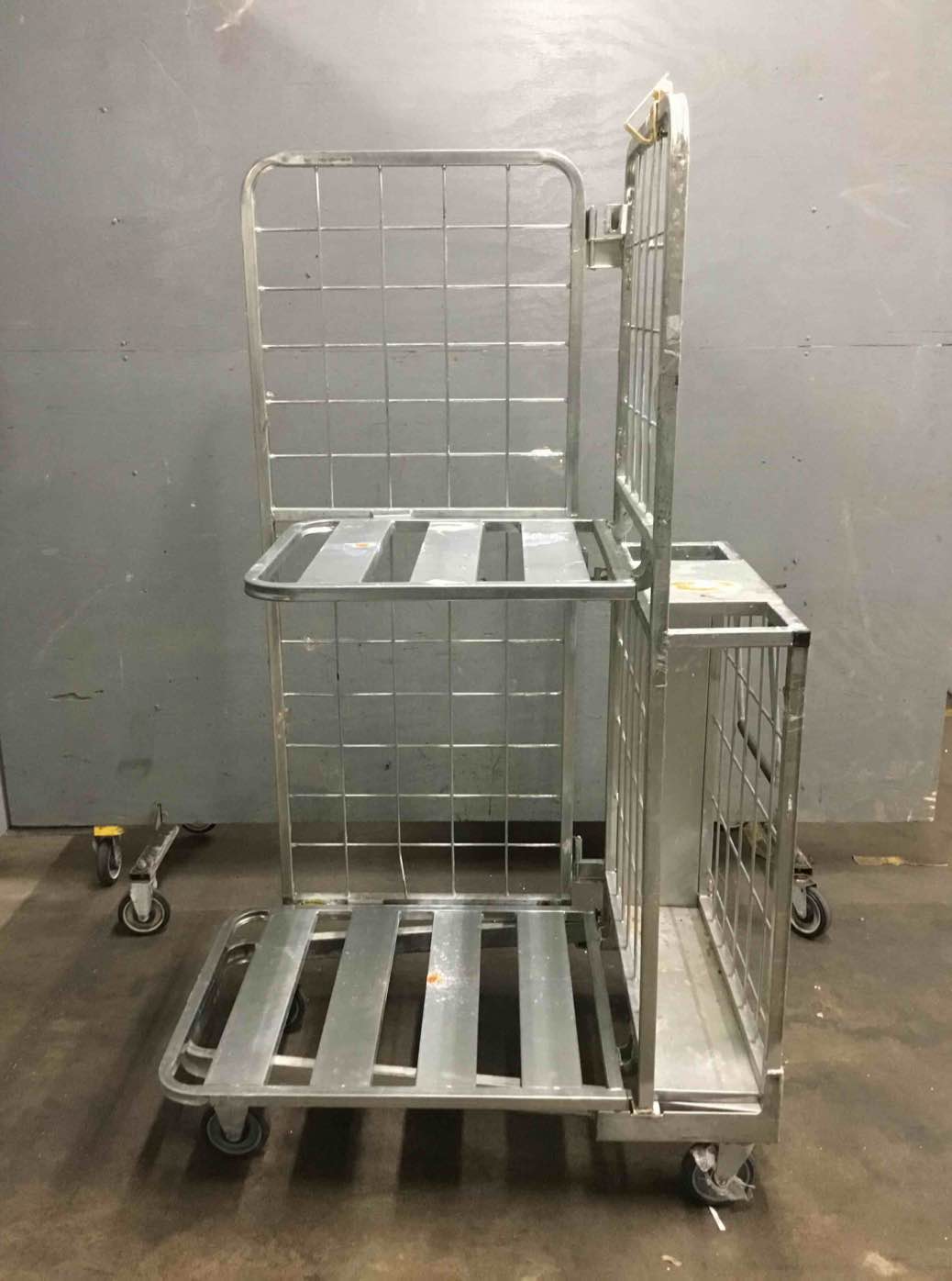 https://s3.amazonaws.com/lotting-images-prod/YEL3793477_1702414403184.jpeg