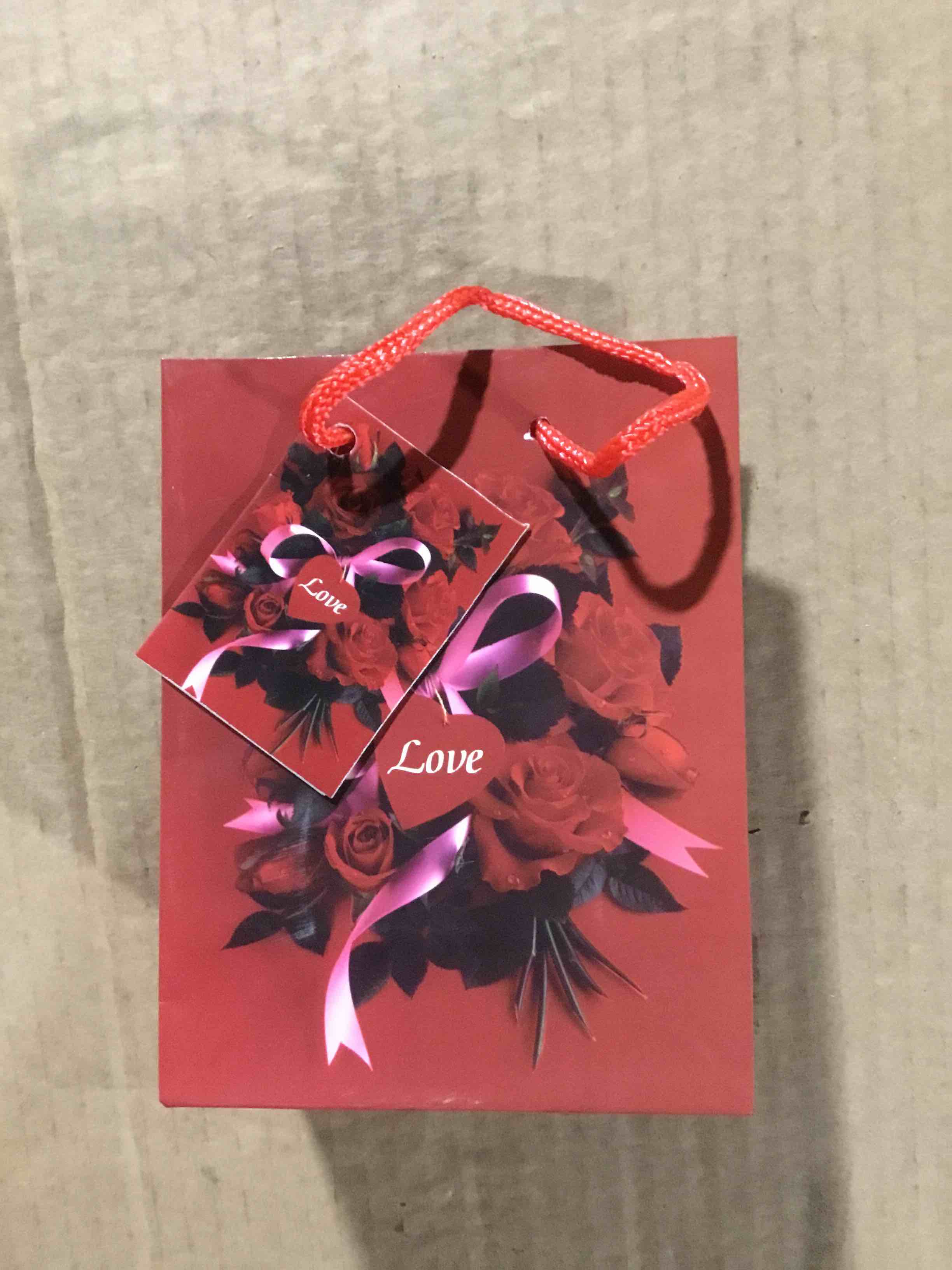 box of 300 small gift bags , ideal for valentine’s day