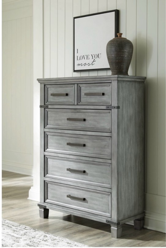 Condition photo showing New/Like New for russelyn collection, 5 drawer chest of drawers, dresser & 2x nightstand 