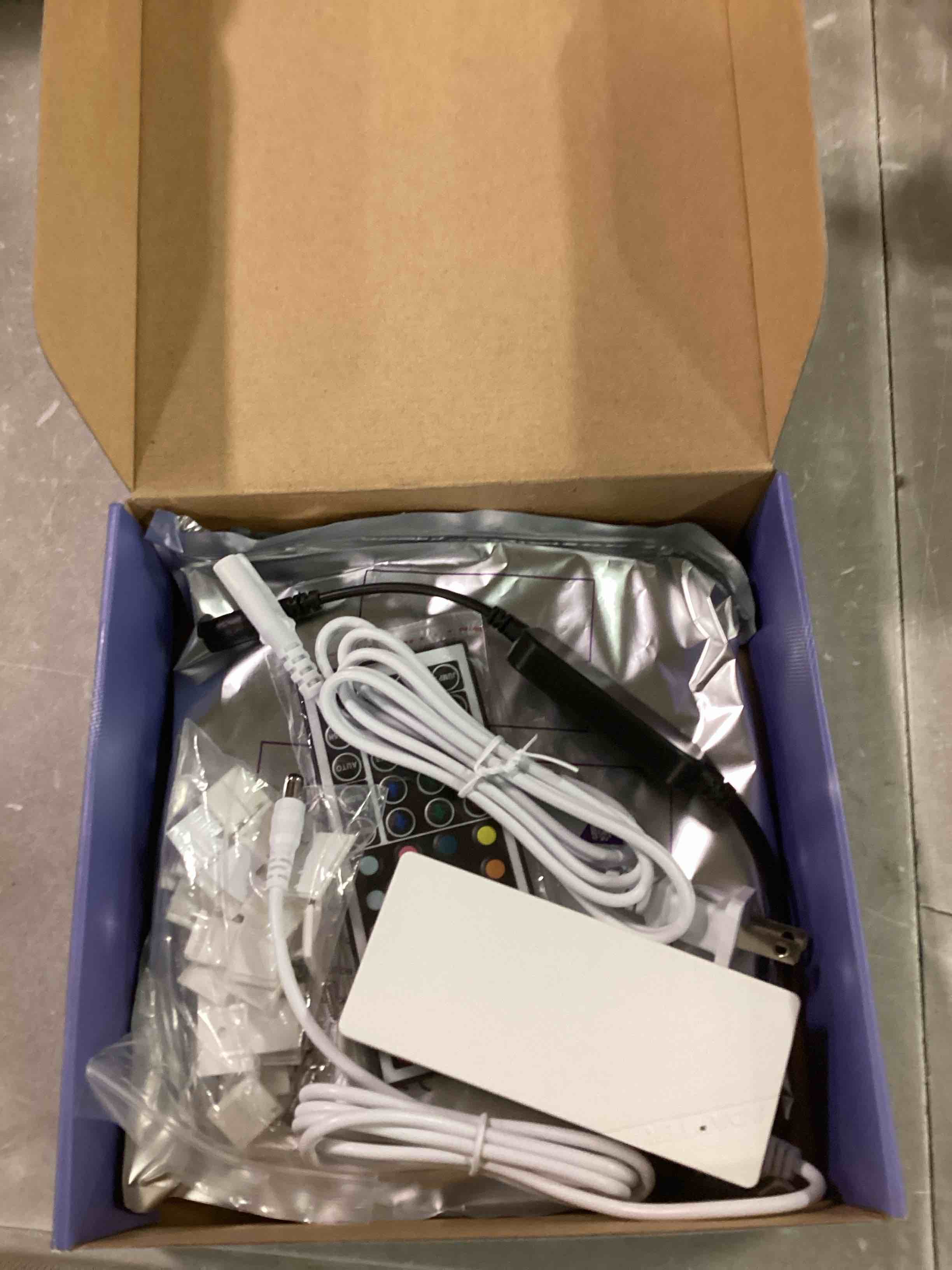 https://s3.amazonaws.com/lotting-images-prod/bidfta/AZMWFZ9O156ZGWXN8I7E1WXY1S6M_1716495125718.jpeg