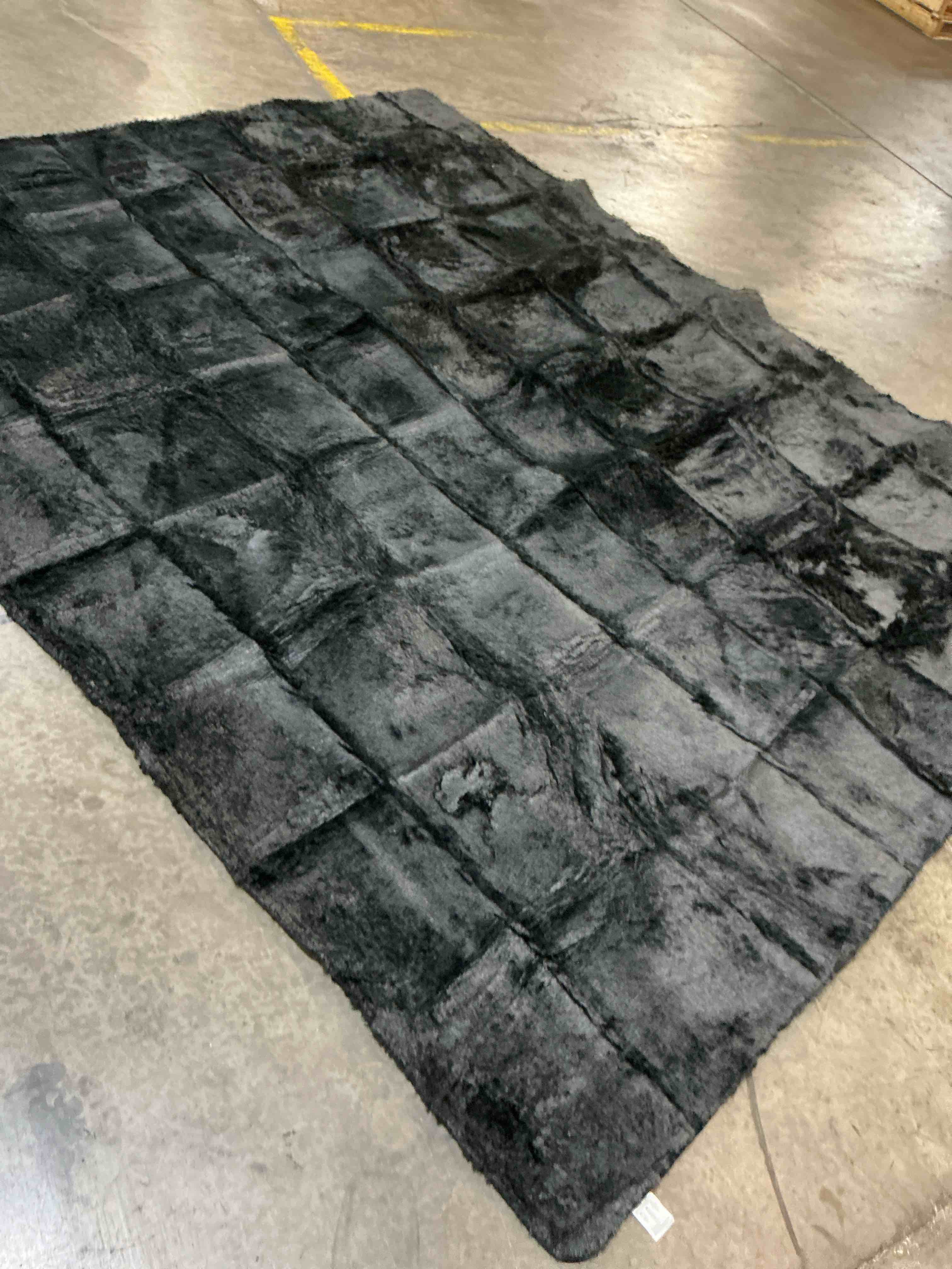 Condition photo showing Good Condition for orphanie fluffy area rug rectangular 8’x10’ black