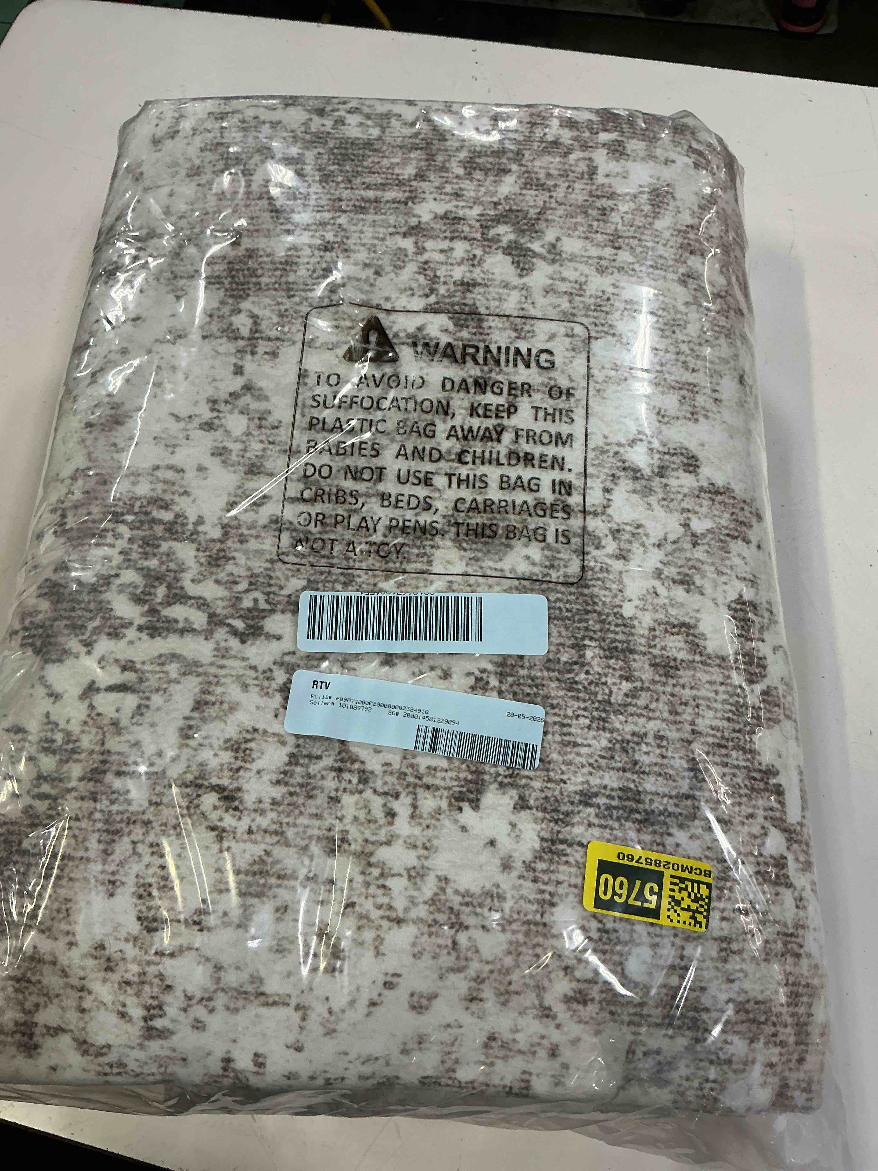 Condition photo showing New/Like New for berthmeer 5 x7 modern abstract area rugs beige rugs for living room bedroom dining room office farmhouse distressed machine washable non-slip