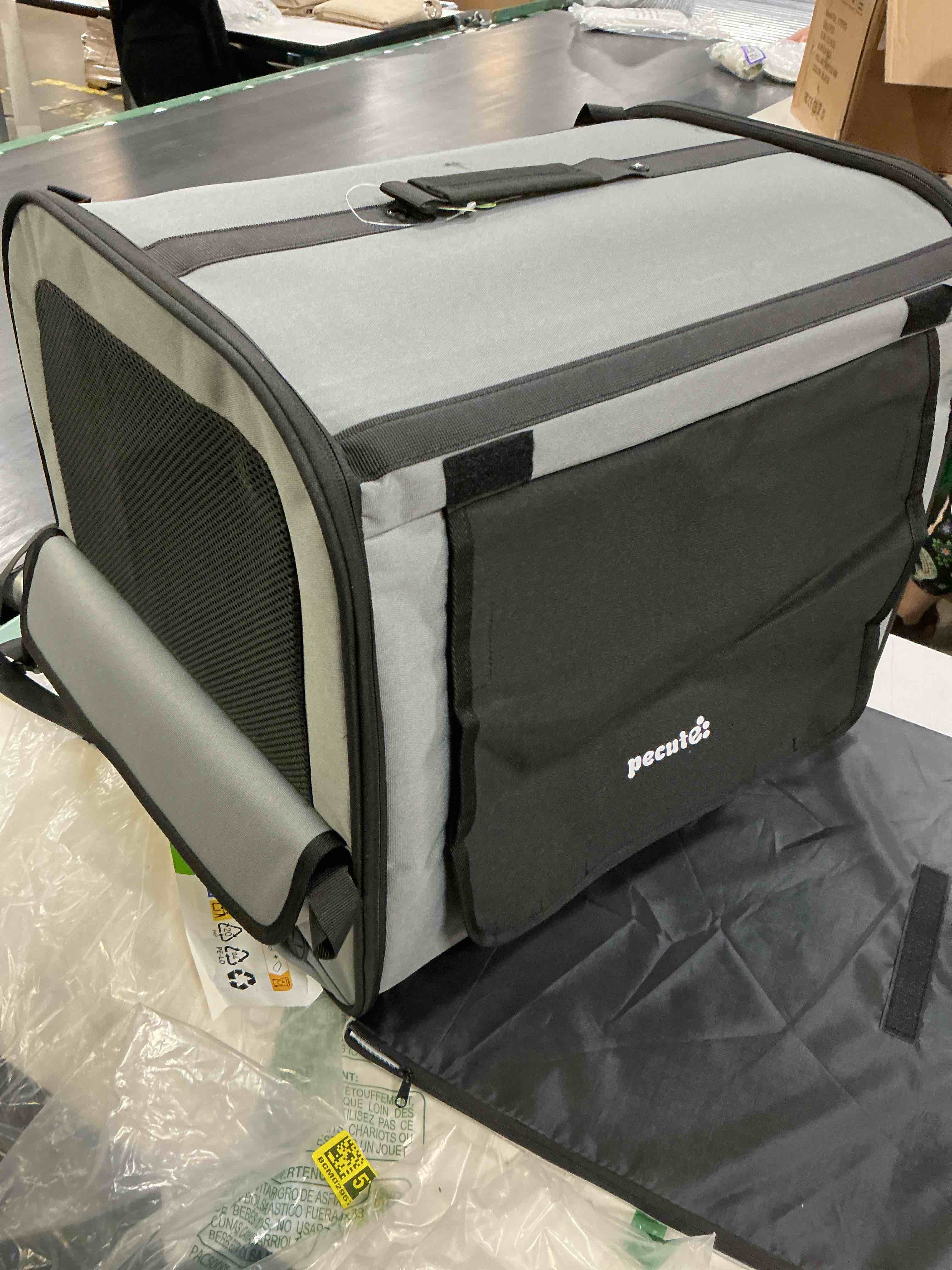 Condition photo showing Good Condition for pecute portable soft-sided pet carrier featuring breathable mesh windows, a top carrying handle, and an external storage pocket