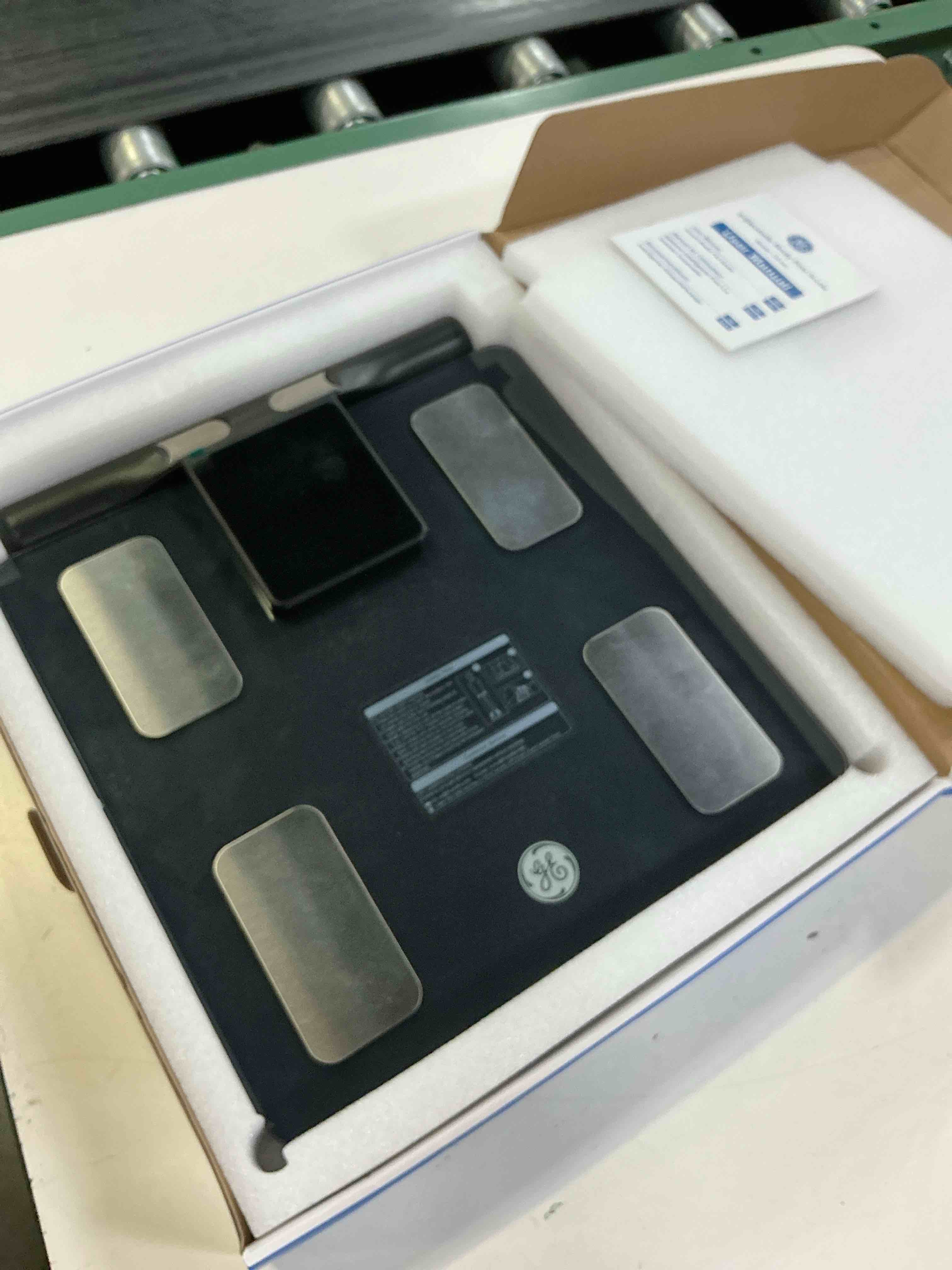 Condition photo showing New/Like New for general electric cs10h 8-electrode body pod scale