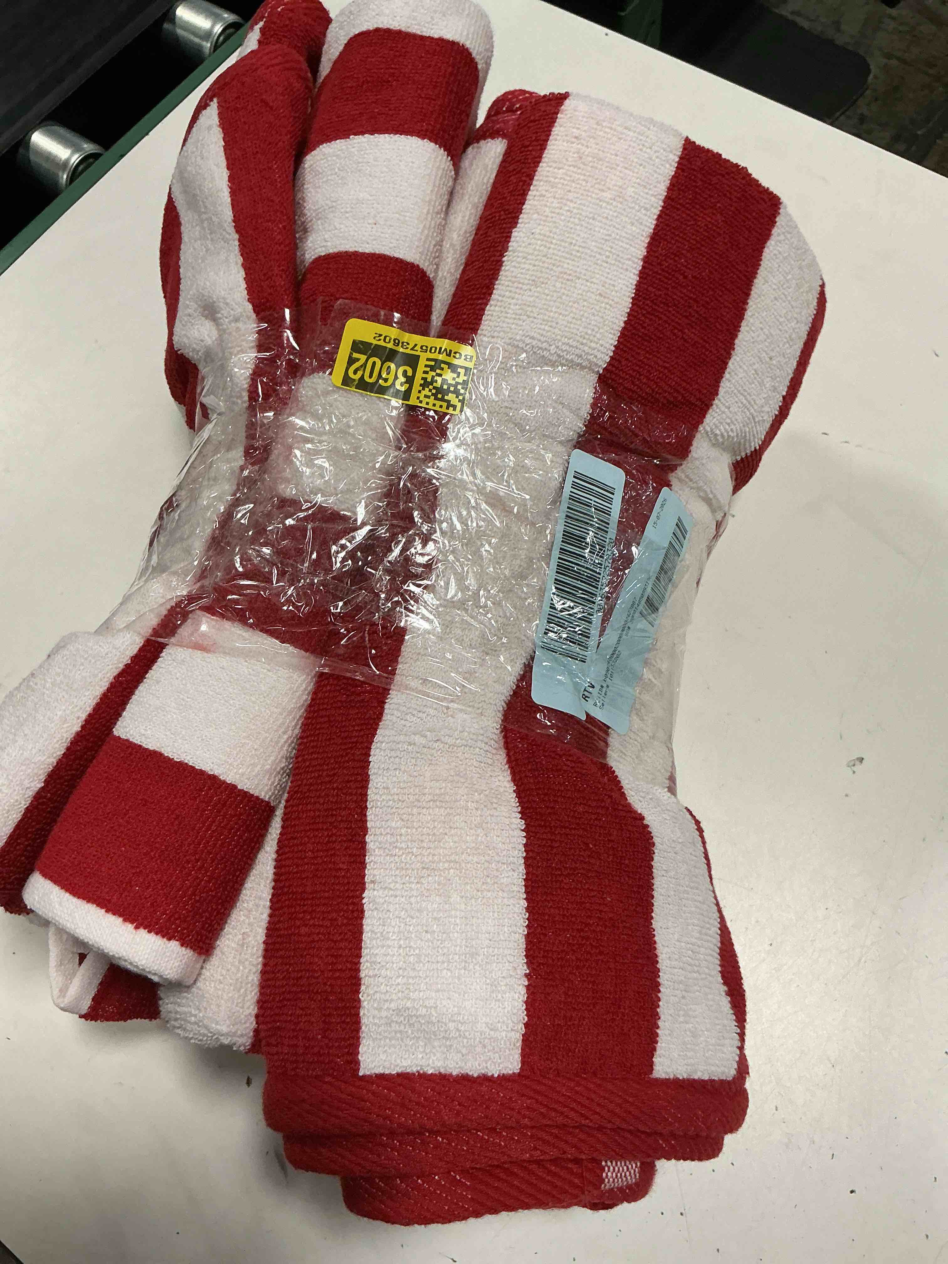 Condition photo showing Good Condition for casa plantino red and white striped beach towel set of 4