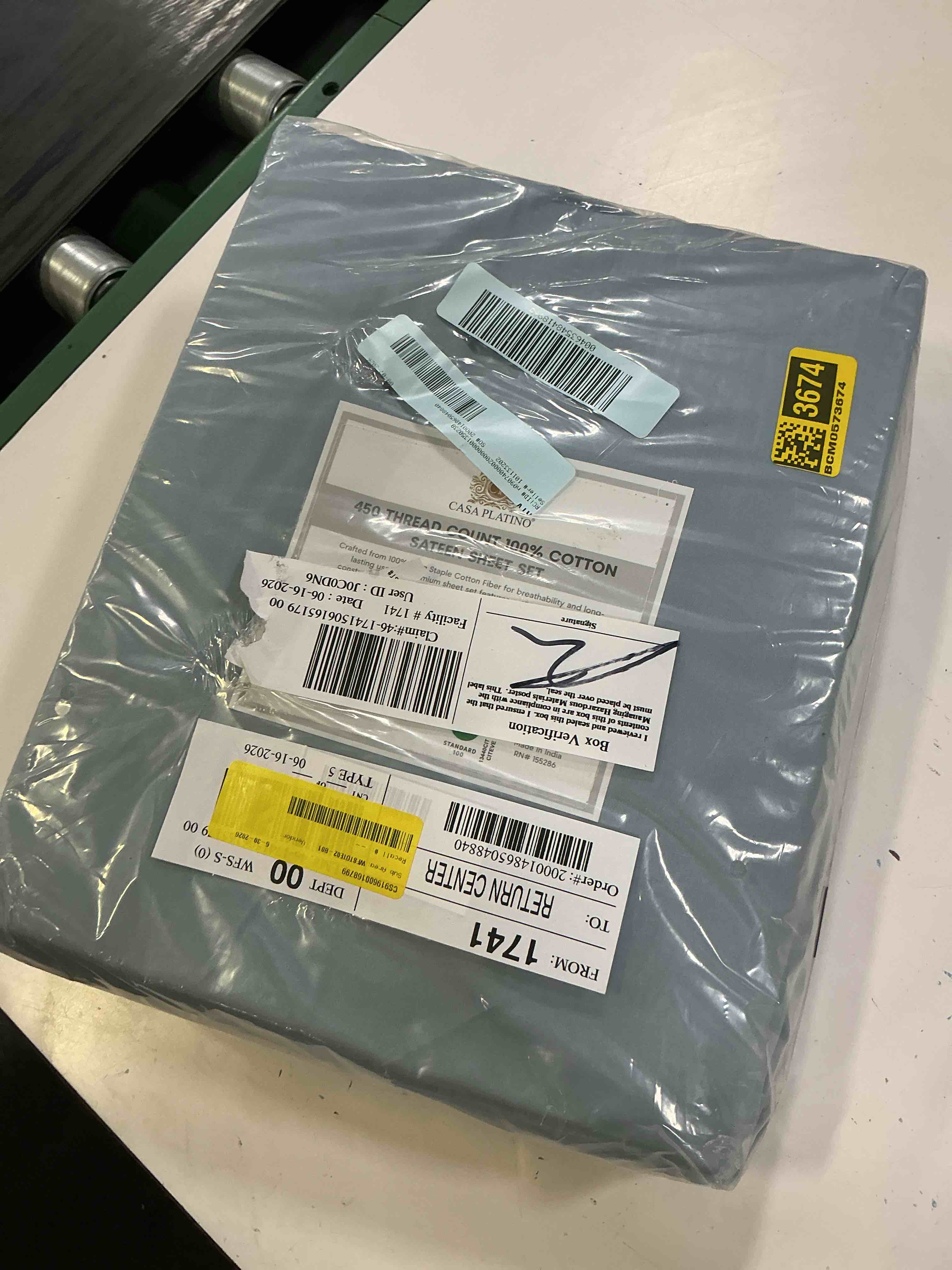 Condition photo showing New/Like New for casa platino 450 thread count 100% cotton sheets sateen soft breathable & cooling 4 piece sheet set king - french blue