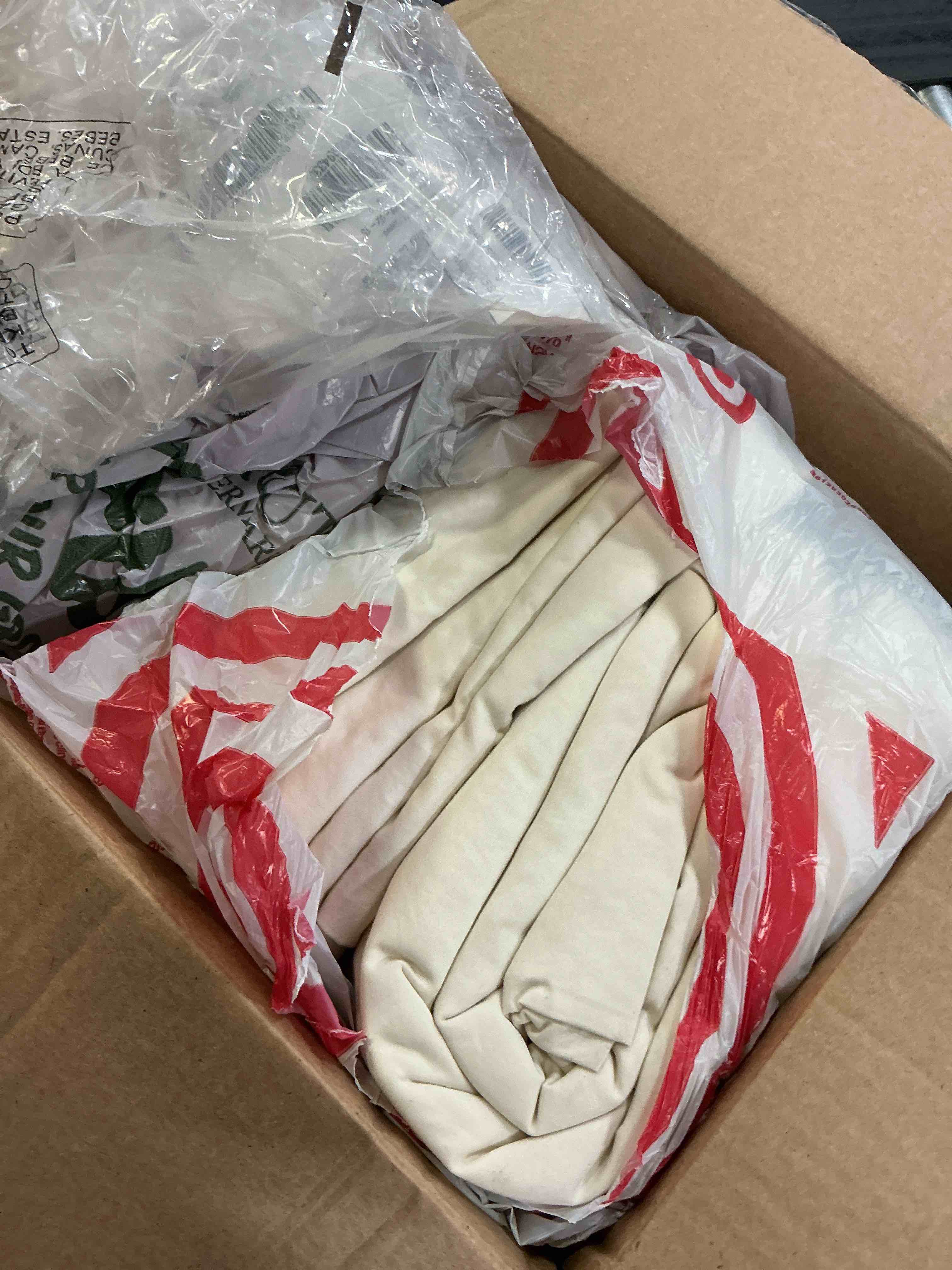 Condition photo showing Good Condition for casa platino sets of sheets and pillowcases 6 pieces - refreshing sheets 100% cotton king size, 600 thread soft comfort for a restful sleep, 15" deep pocket - ivory