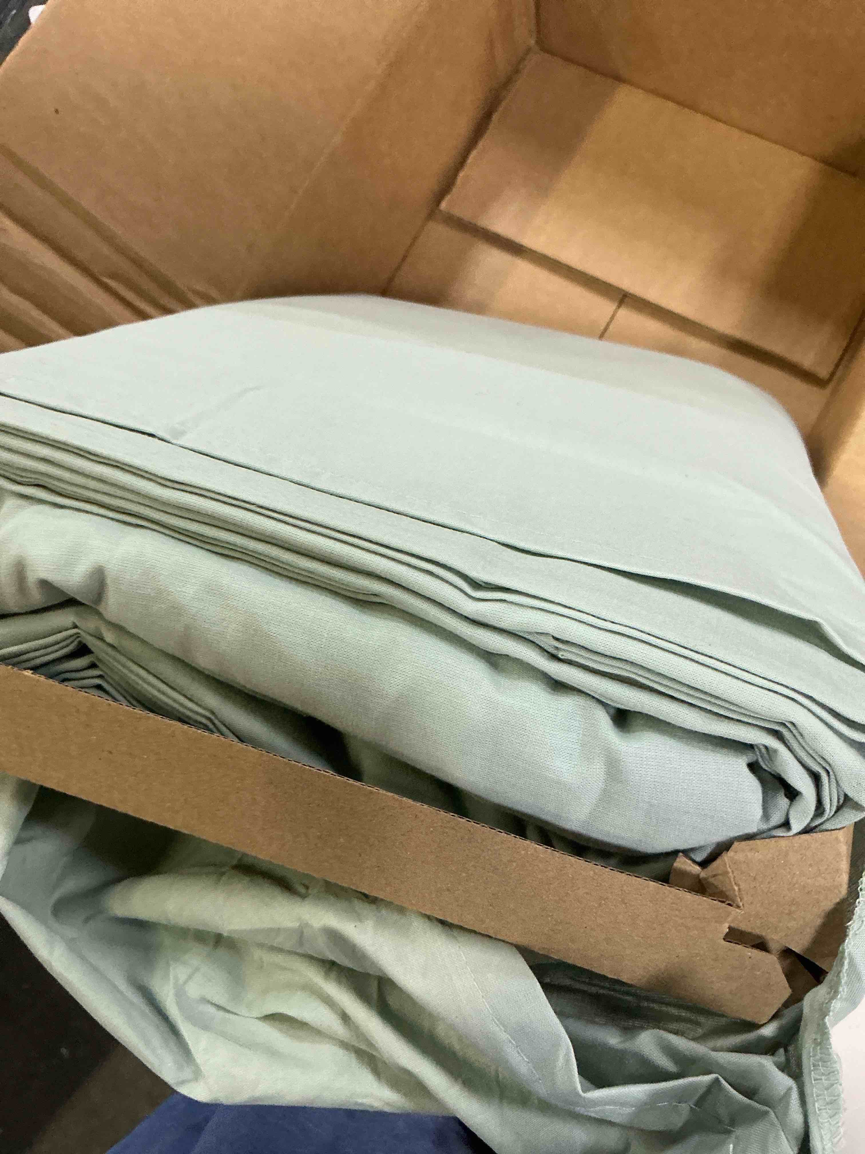 Condition photo showing Good Condition for casa plantino 4 piece california king size sheets set mineral