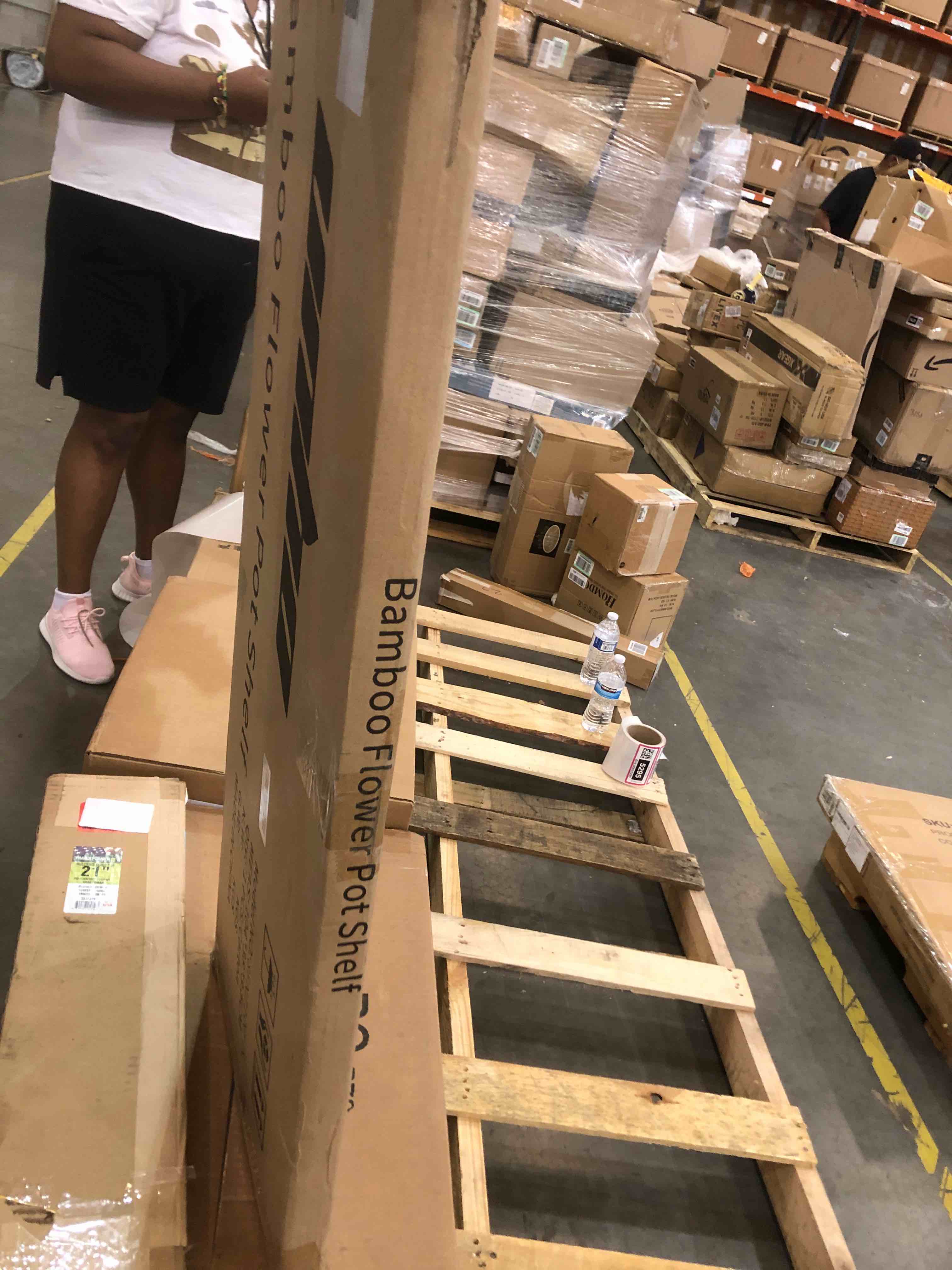 https://s3.amazonaws.com/lotting-images-prod/bidfta/BHL00055295_1686057952275.jpeg
