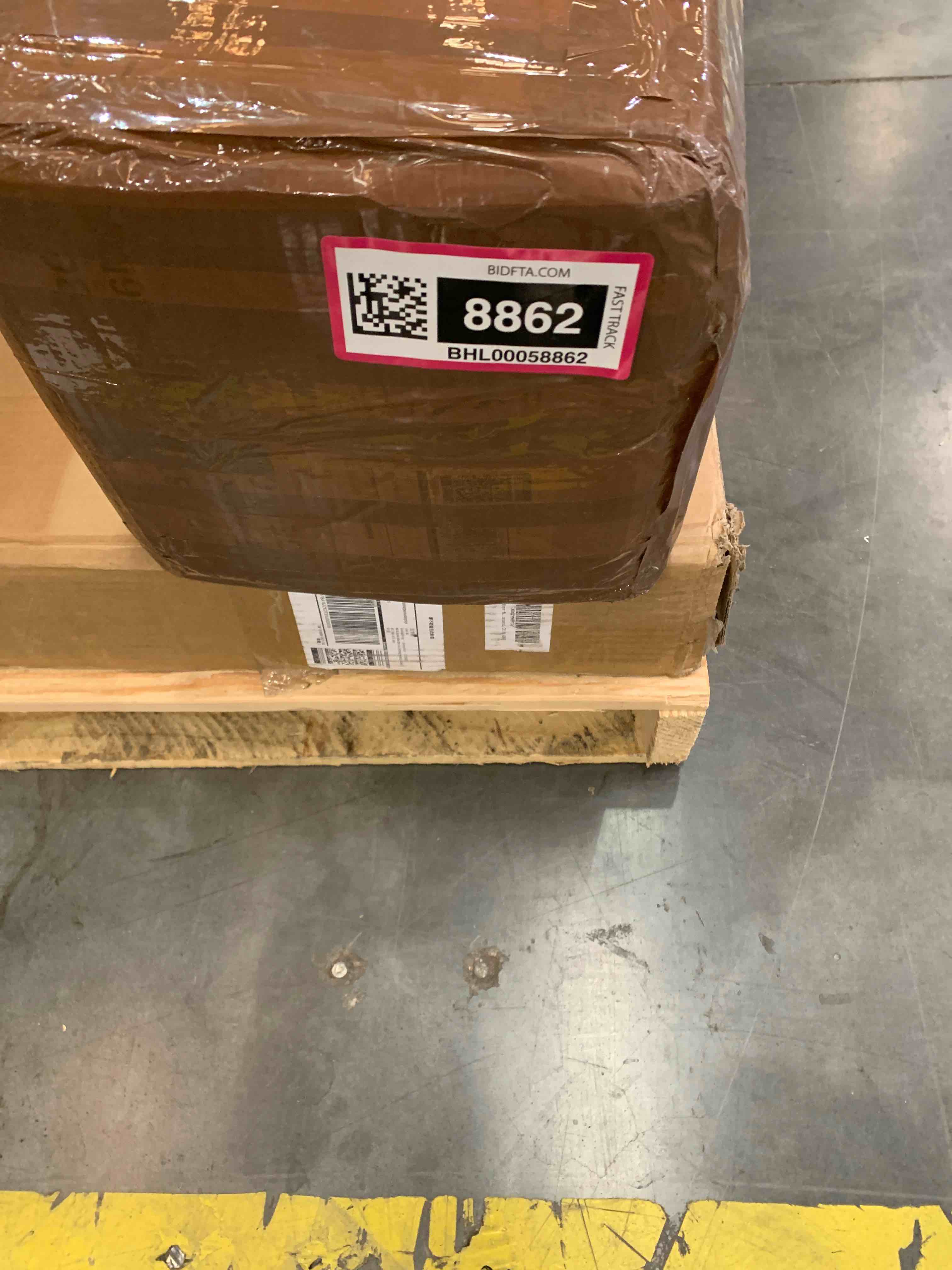 https://s3.amazonaws.com/lotting-images-prod/bidfta/BHL00058862_1685715636286.jpeg
