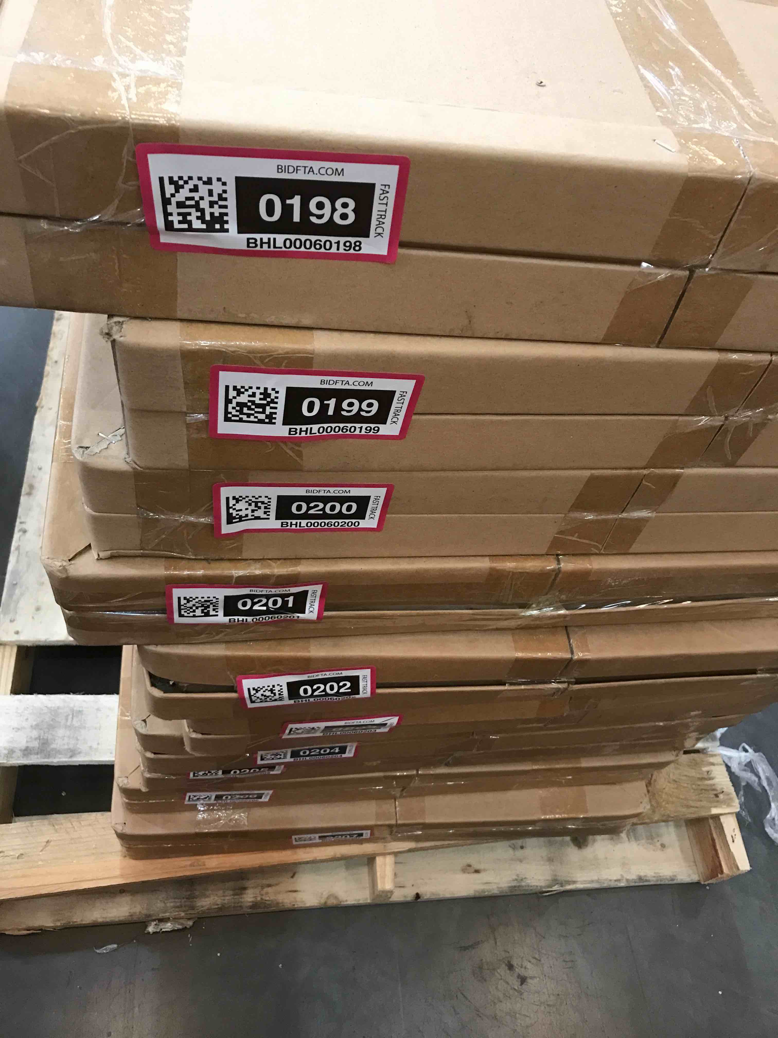 https://s3.amazonaws.com/lotting-images-prod/bidfta/BHL00060202_1689086265044.jpeg
