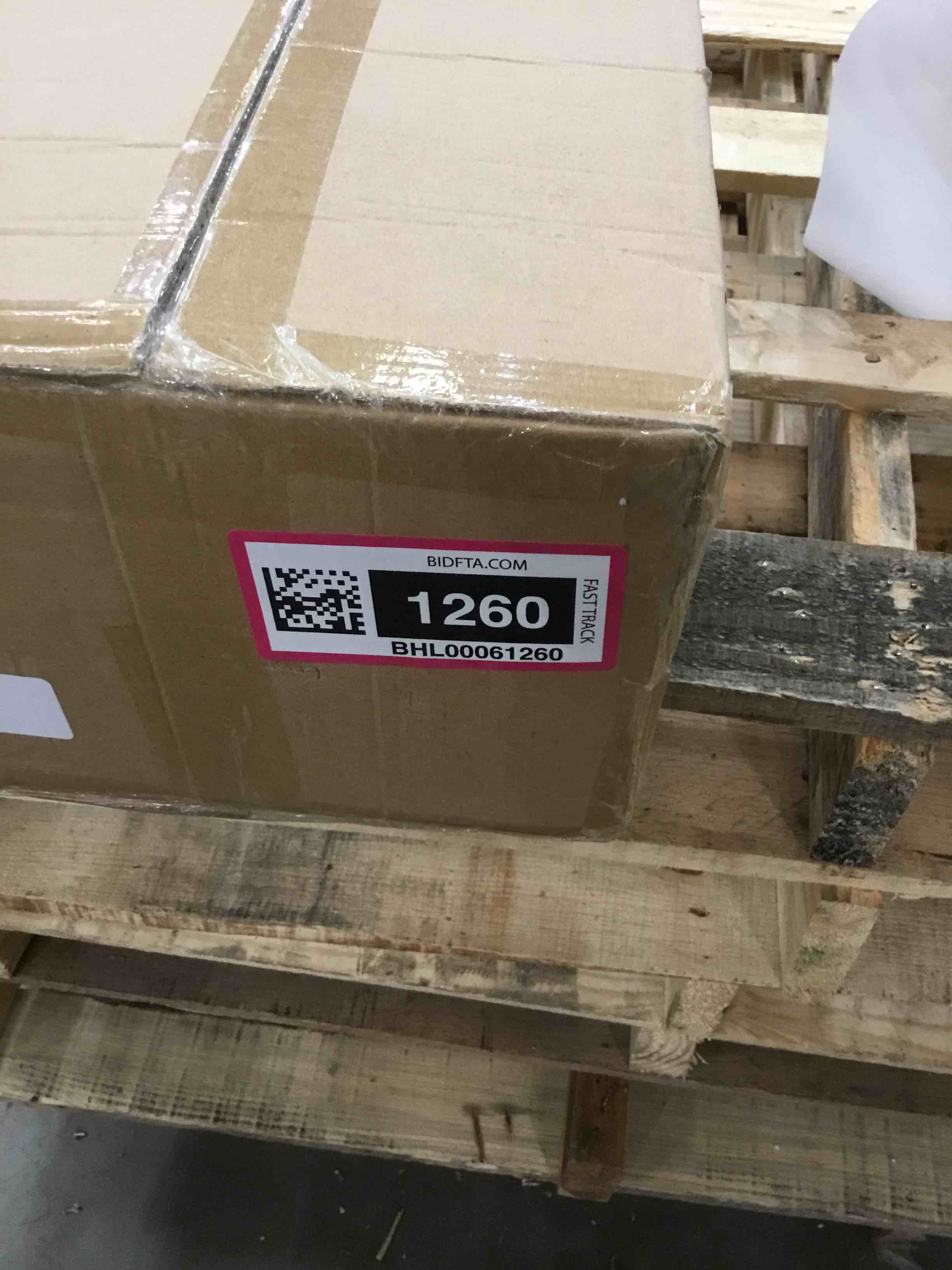 https://s3.amazonaws.com/lotting-images-prod/bidfta/BHL00061260_1687794266368.jpeg