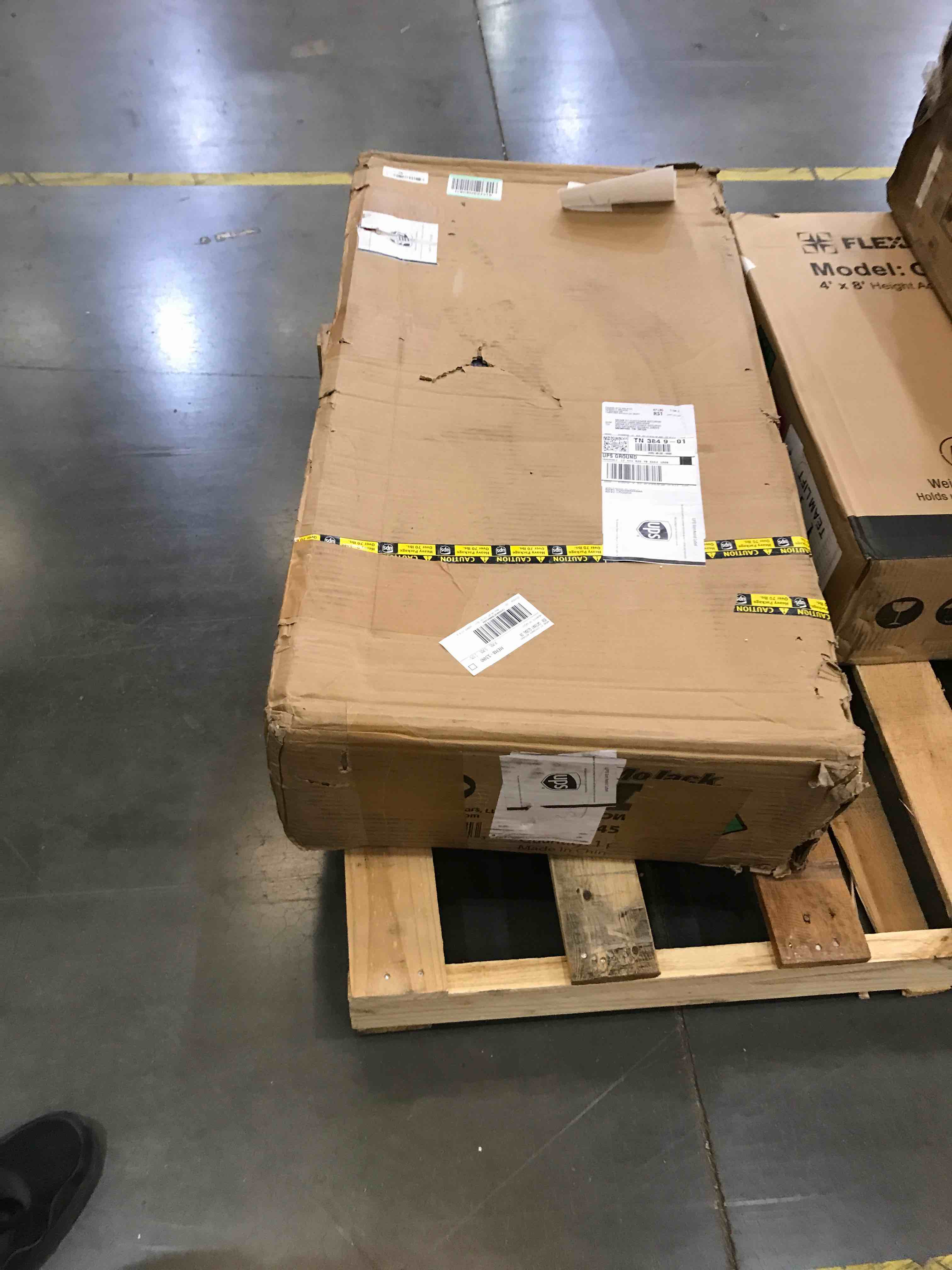 https://s3.amazonaws.com/lotting-images-prod/bidfta/BHL00061620_1687959391693.jpeg