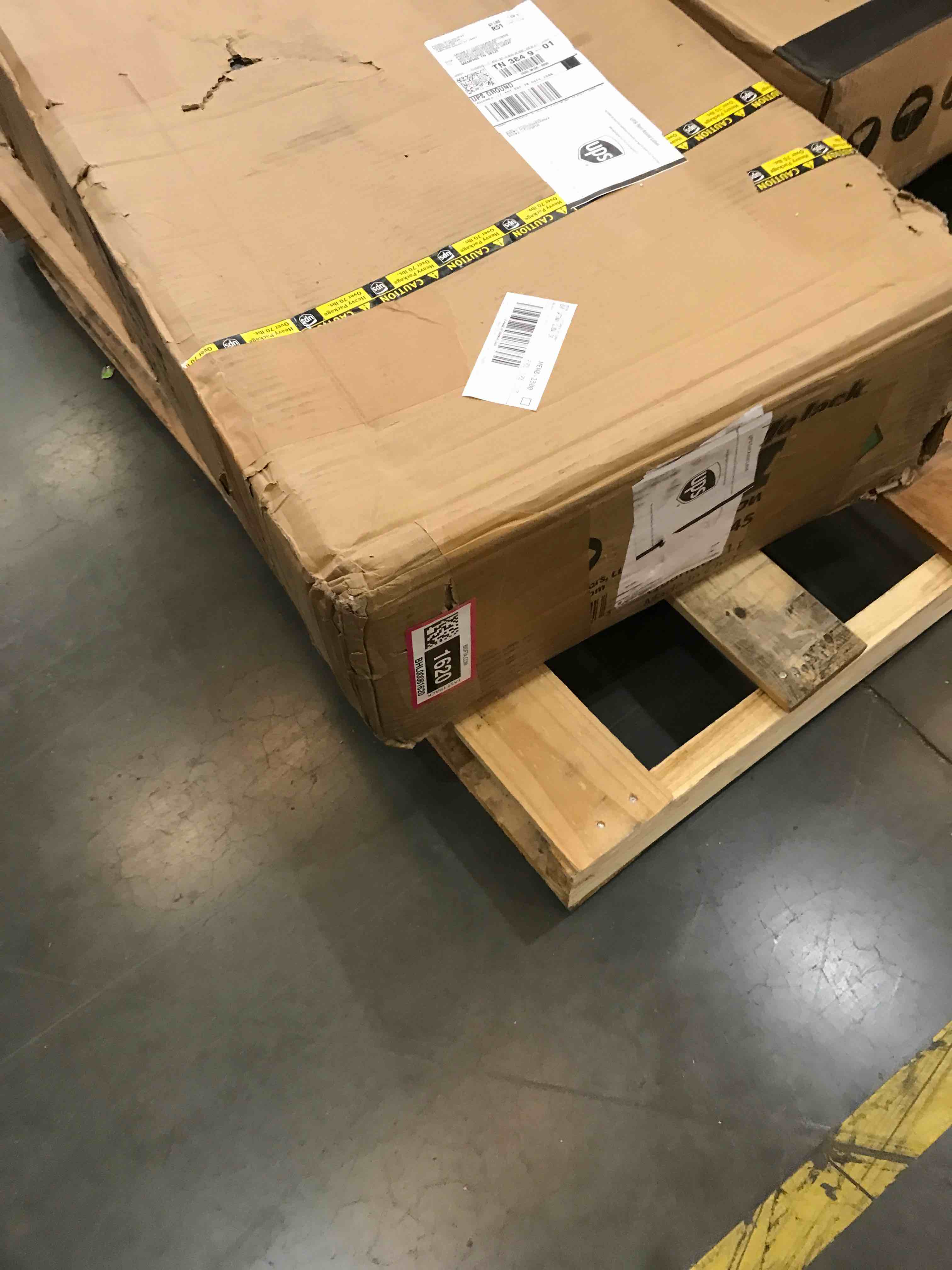 https://s3.amazonaws.com/lotting-images-prod/bidfta/BHL00061620_1687959404215.jpeg