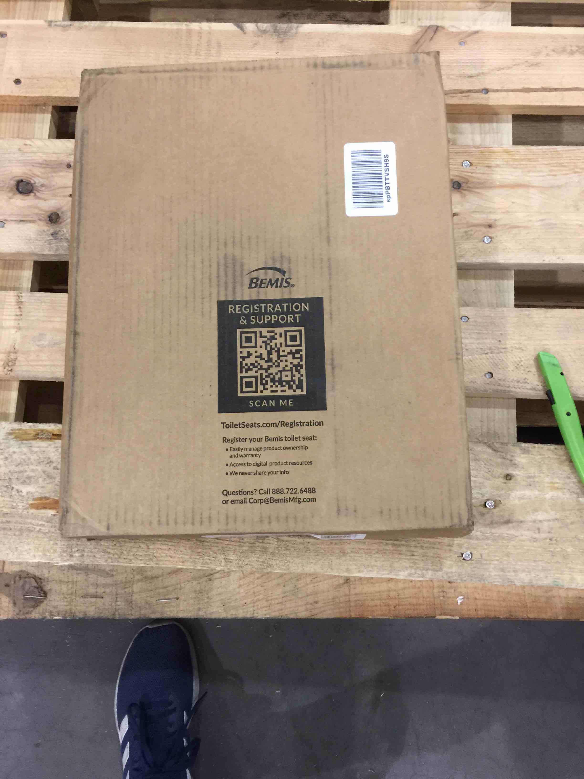 Mayfair 847SLOW 000 Kendall Slow-Close, Removable Enameled Wood Toilet Seat That Will Never Loosen, 1 Pack - ROUND - Premium Hinge, White