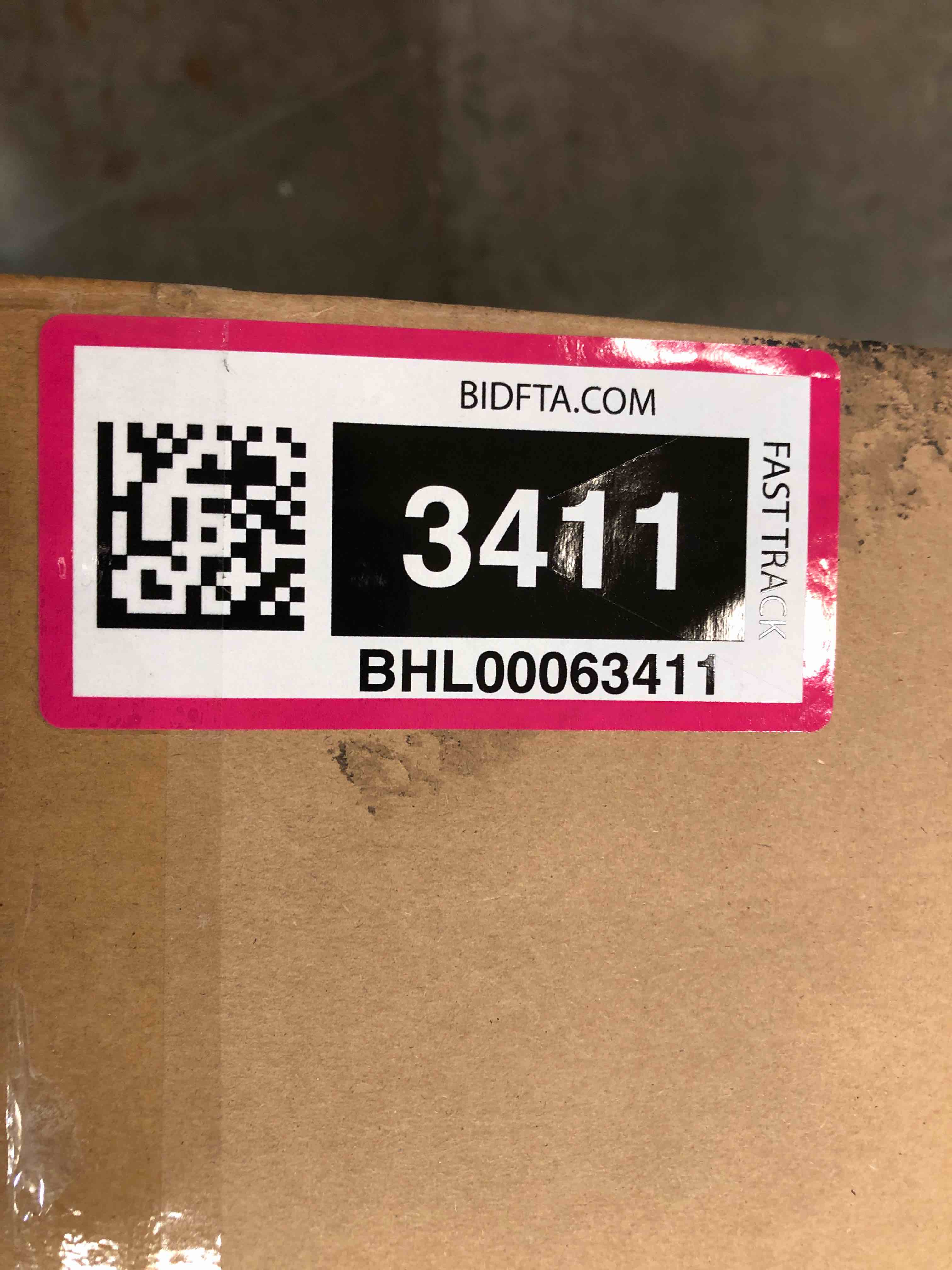 https://s3.amazonaws.com/lotting-images-prod/bidfta/BHL00063411_1687801223393.jpeg