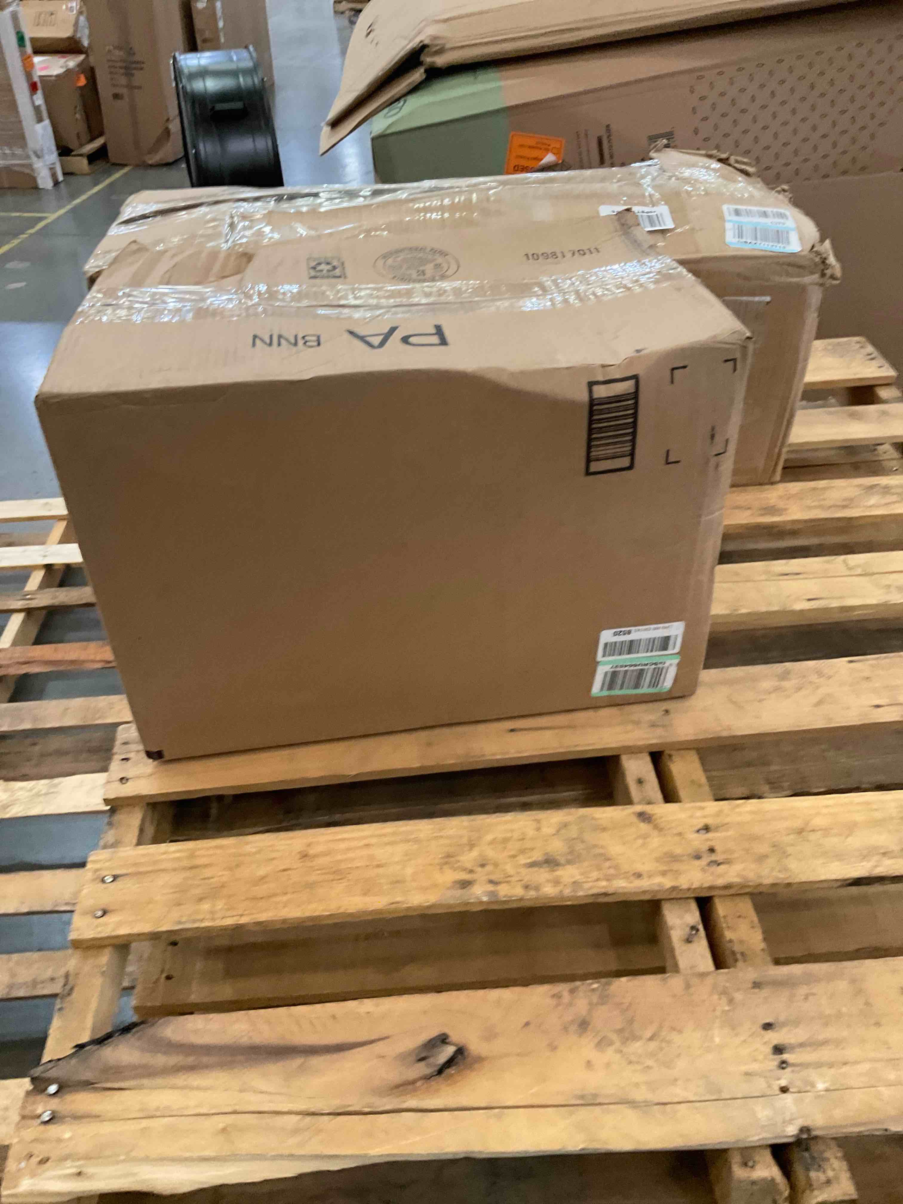 https://s3.amazonaws.com/lotting-images-prod/bidfta/BHL00066027_1687195041523.jpeg