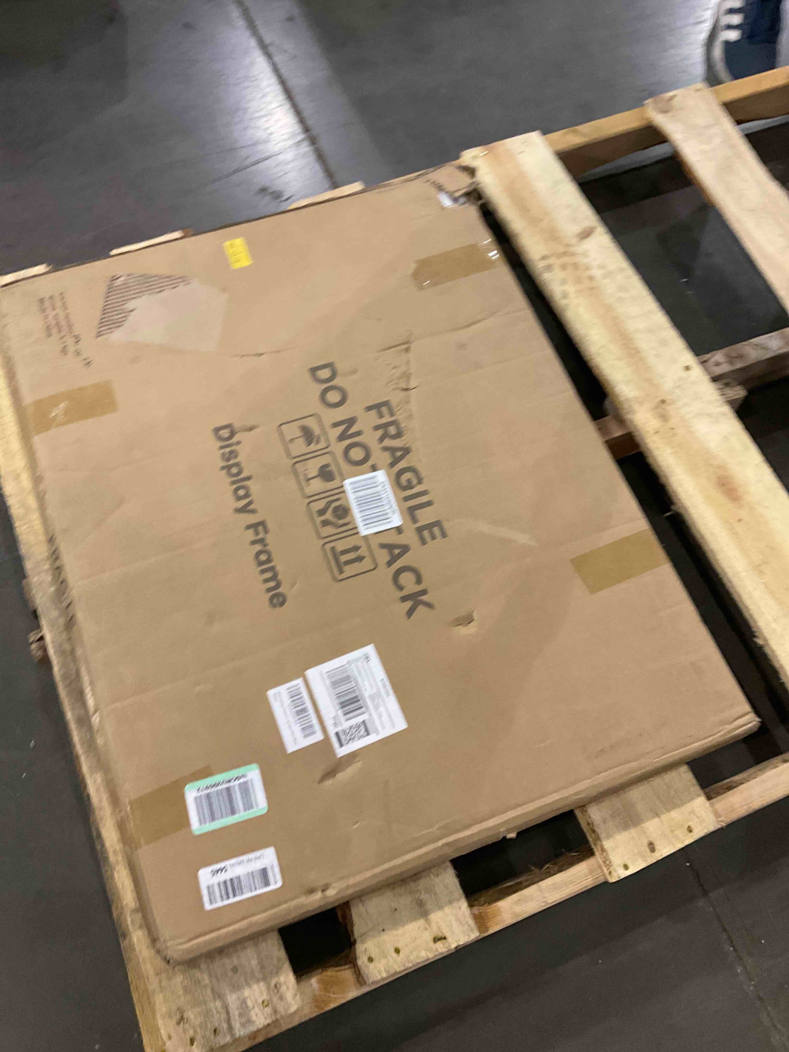 JDECO Jersey Frame Display Case Jersey Display Frame Shadow Box for Jersey Display Case with Acrylic Anti Fade Uv Protection Gold Locks for Baseball Basketball Football Soccer Hockey Sport Shirt Black