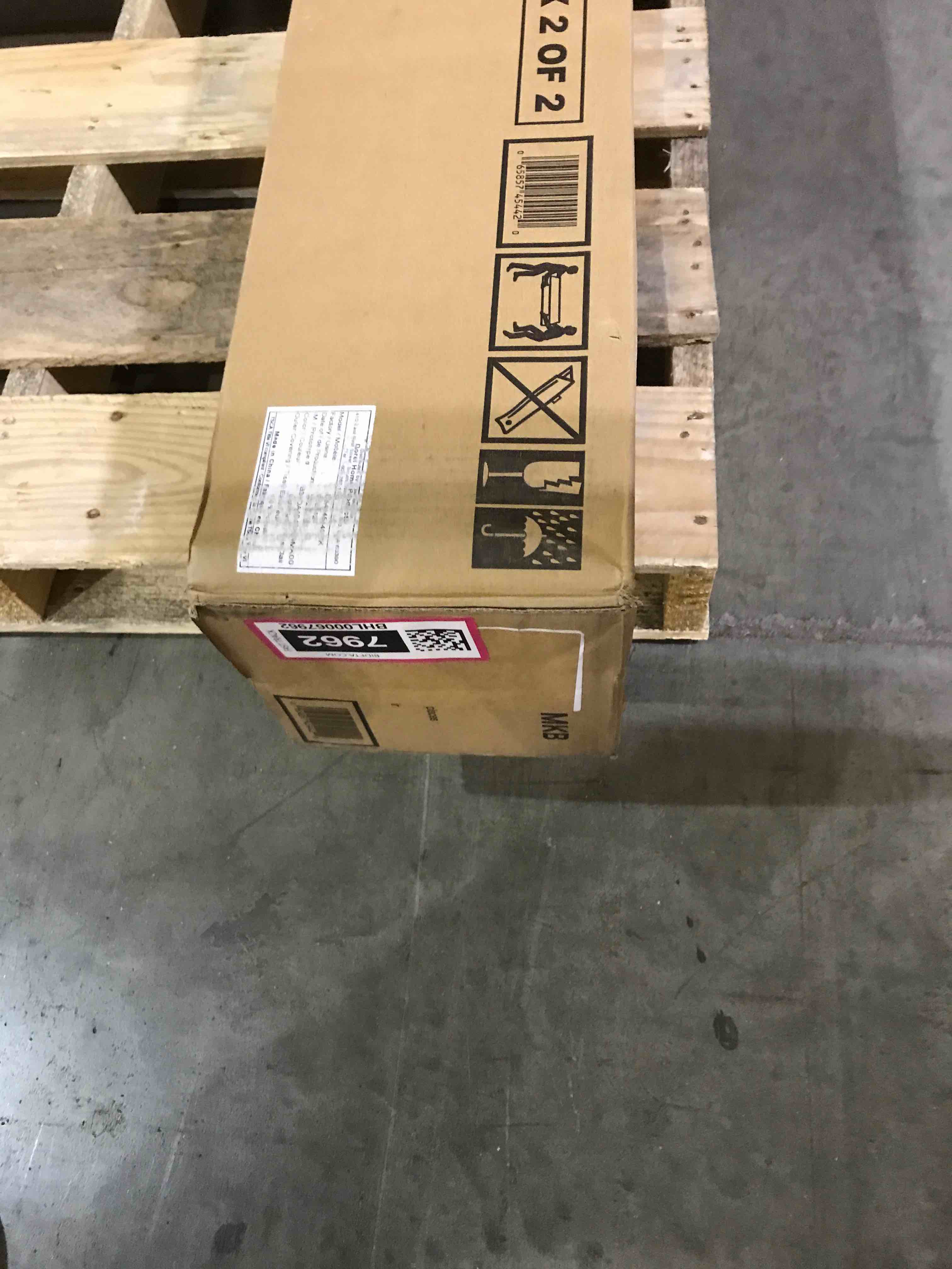 https://s3.amazonaws.com/lotting-images-prod/bidfta/BHL00067962_1686854451306.jpeg