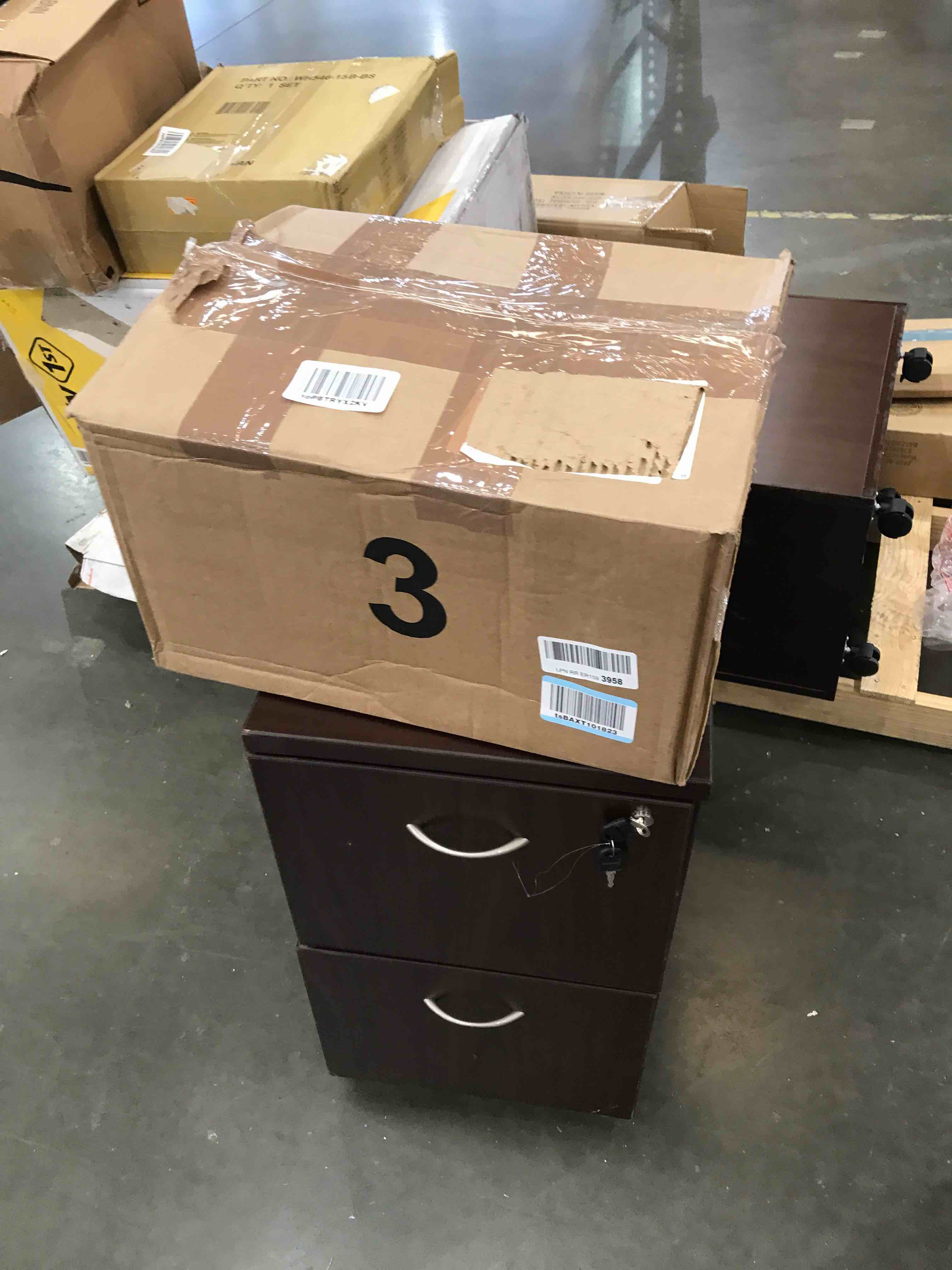 IRIS USA Airtight Food Container for Dog, Cat, Bird, and Other Pet Food Storage Bin, BPA Free