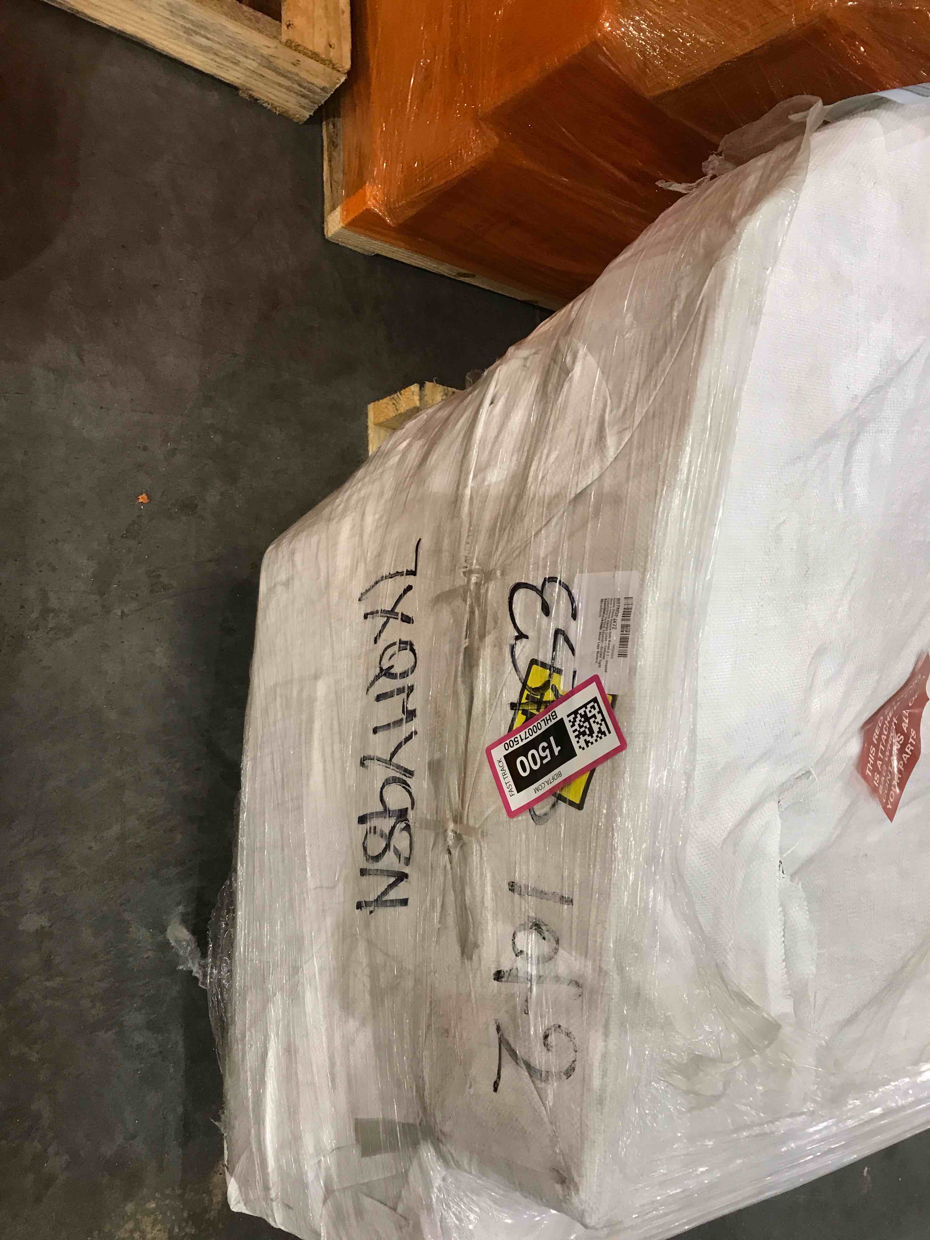 https://s3.amazonaws.com/lotting-images-prod/bidfta/BHL00071500_1691581276018.jpeg