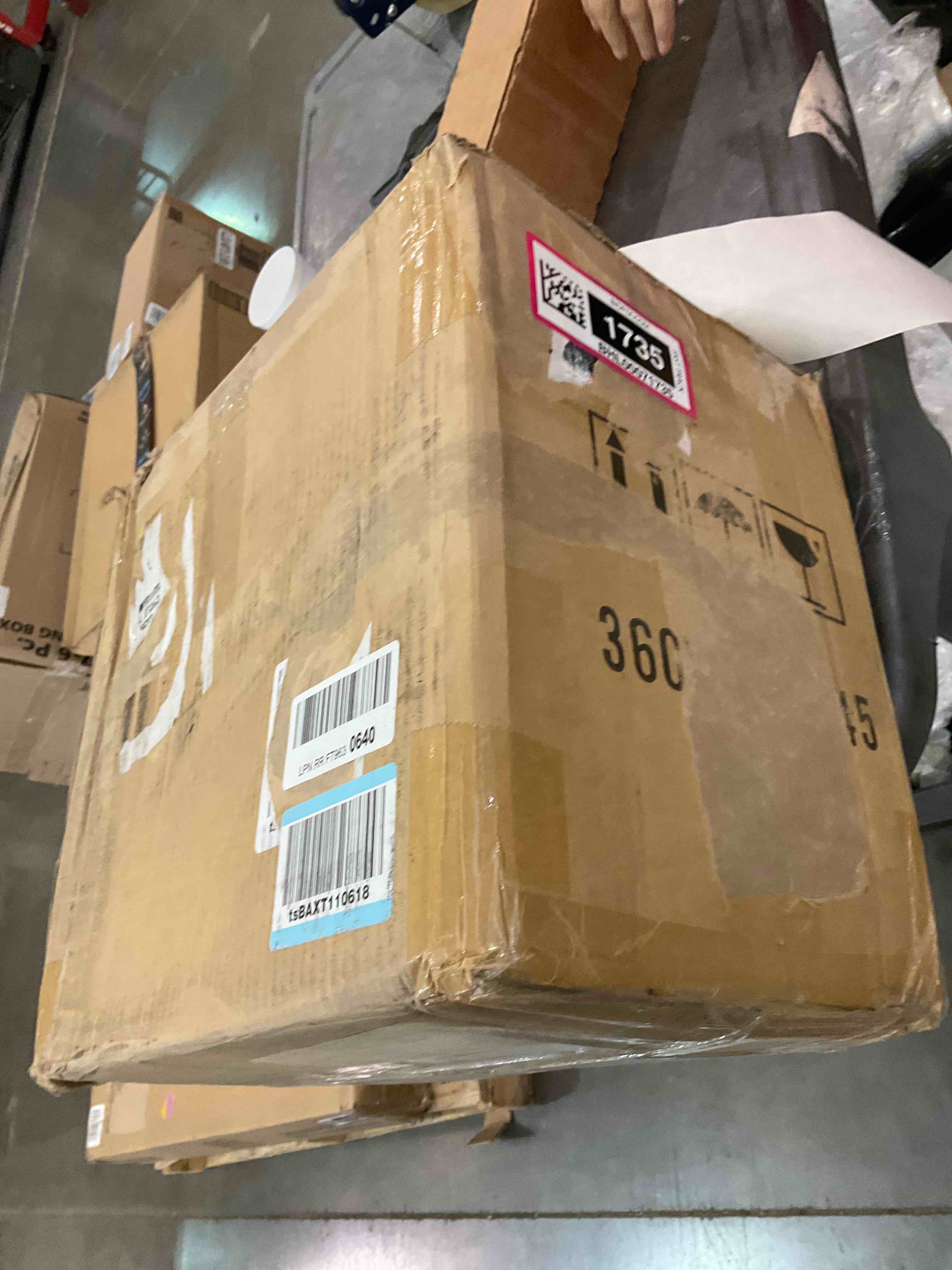 https://s3.amazonaws.com/lotting-images-prod/bidfta/BHL00071735_1689706480643.jpeg