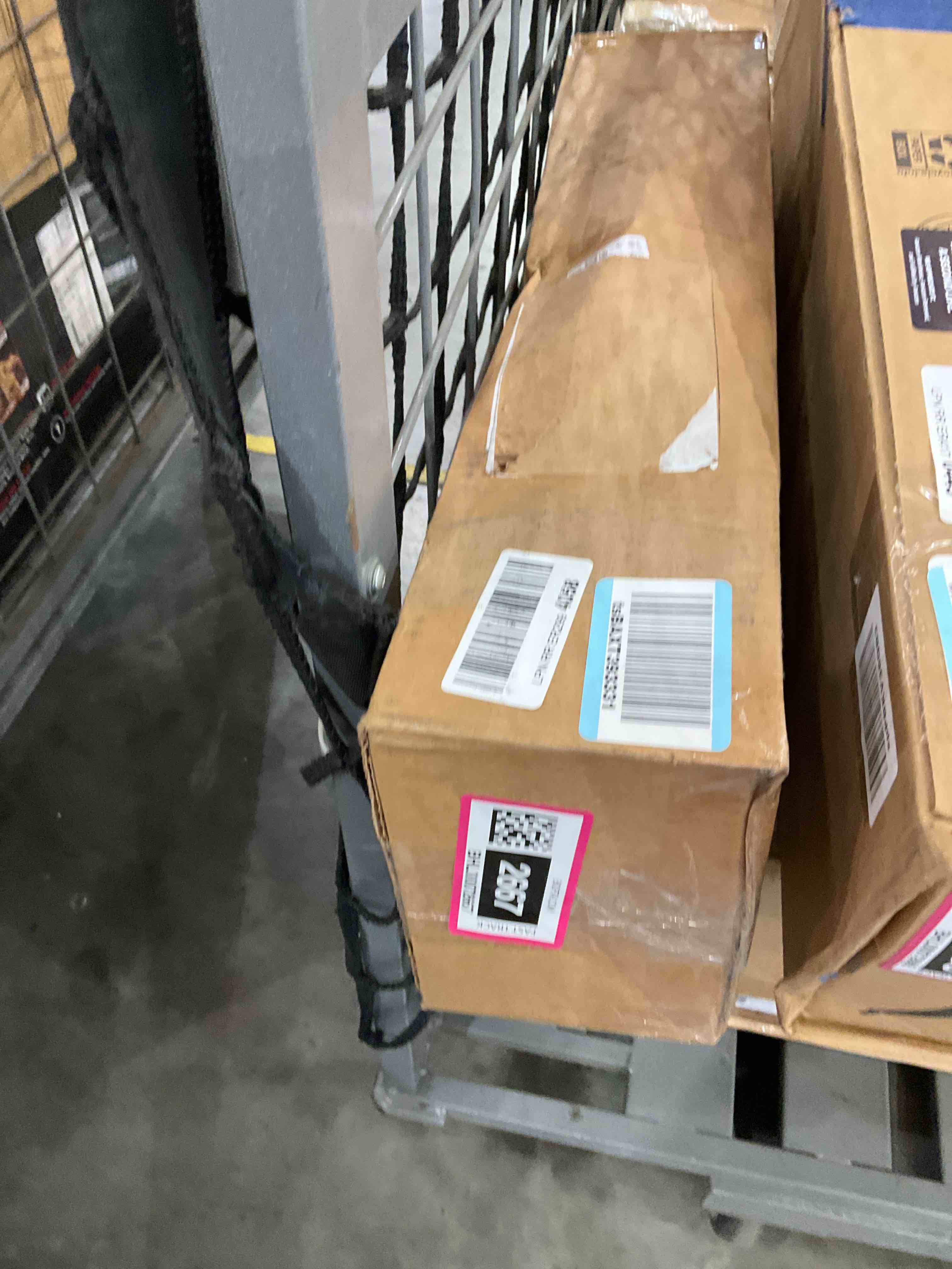 https://s3.amazonaws.com/lotting-images-prod/bidfta/BHL00072667_1689629127021.jpeg