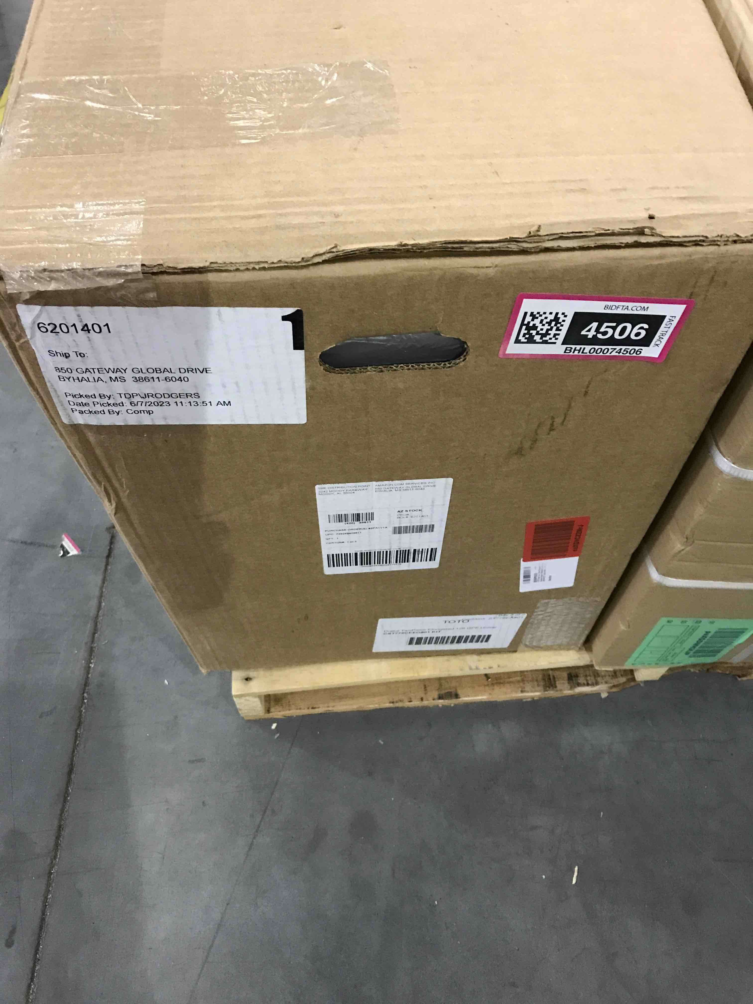 https://s3.amazonaws.com/lotting-images-prod/bidfta/BHL00074506_1690461817796.jpeg