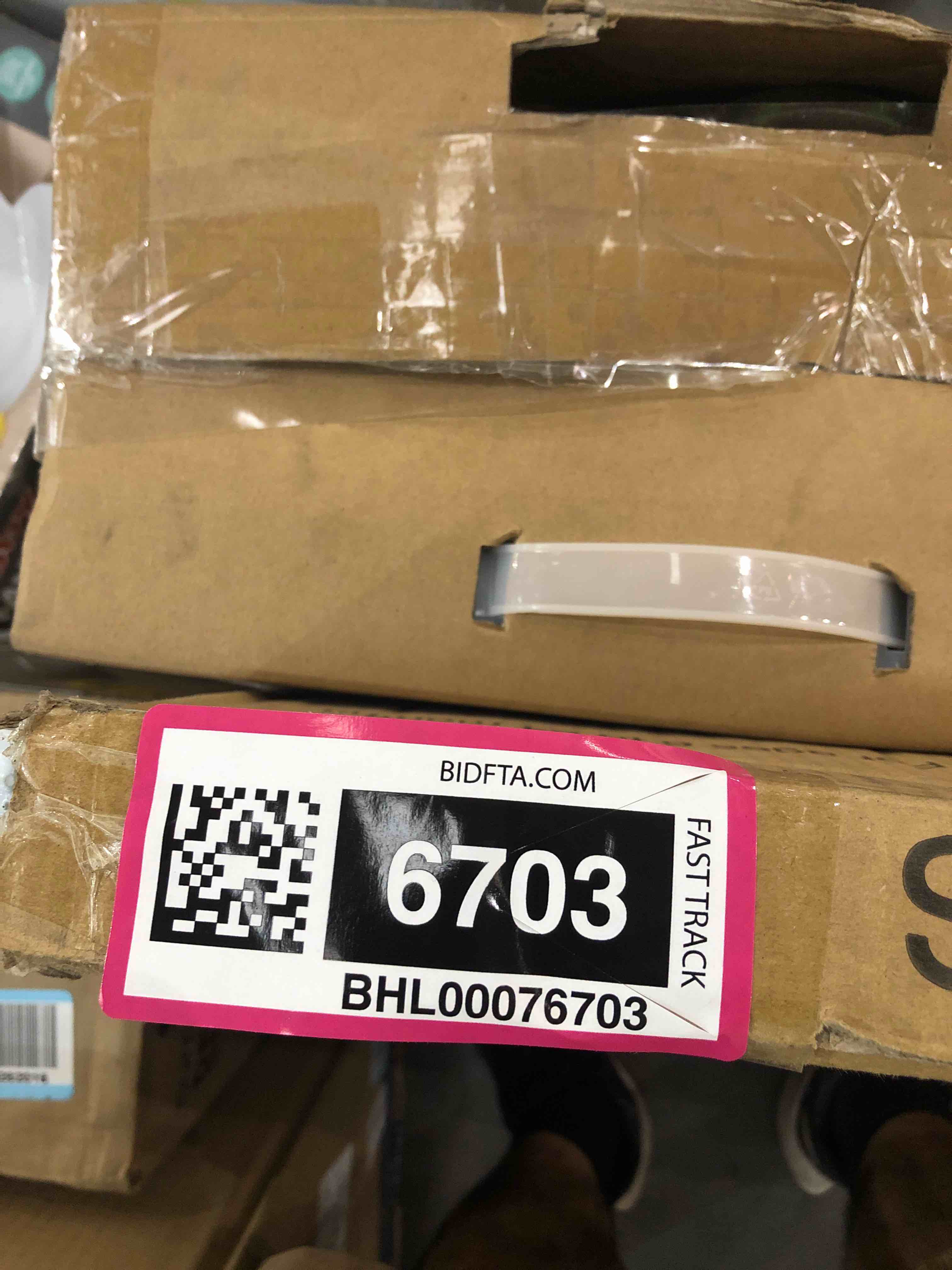 https://s3.amazonaws.com/lotting-images-prod/bidfta/BHL00076703_1691670439888.jpeg