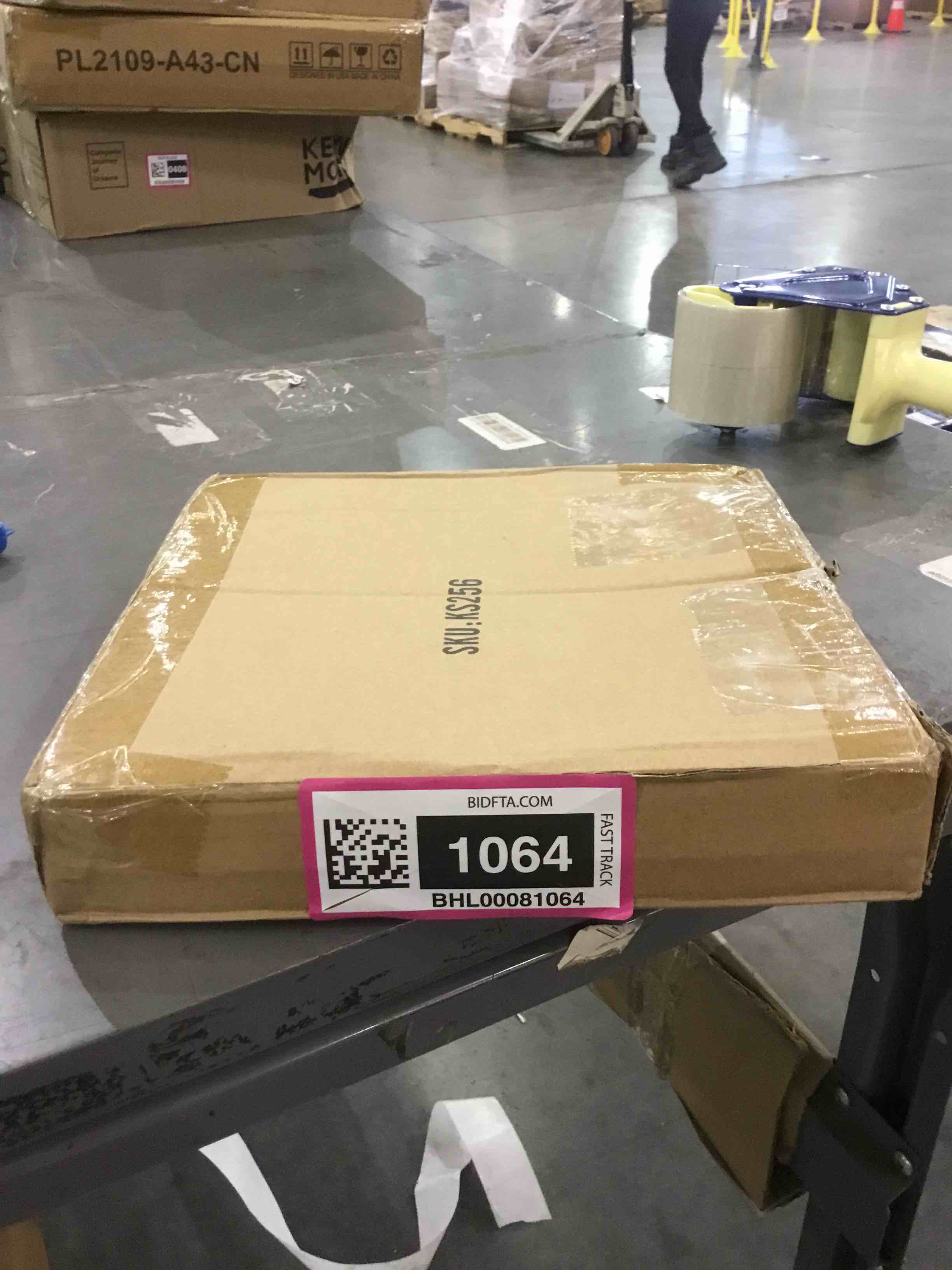 https://s3.amazonaws.com/lotting-images-prod/bidfta/BHL00081064_1697048856365.jpeg