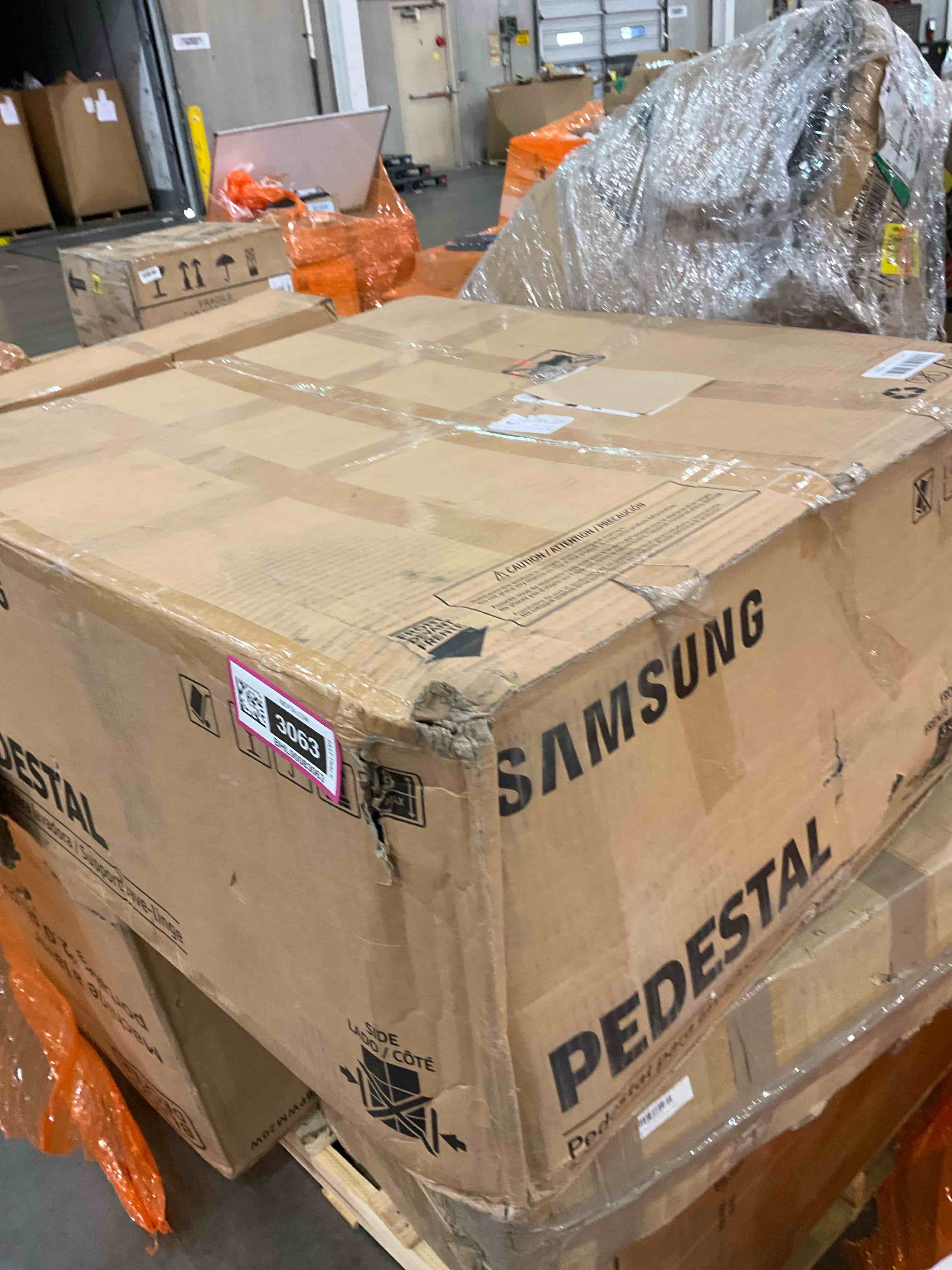 https://s3.amazonaws.com/lotting-images-prod/bidfta/BHL00083063_1695995355387.jpeg
