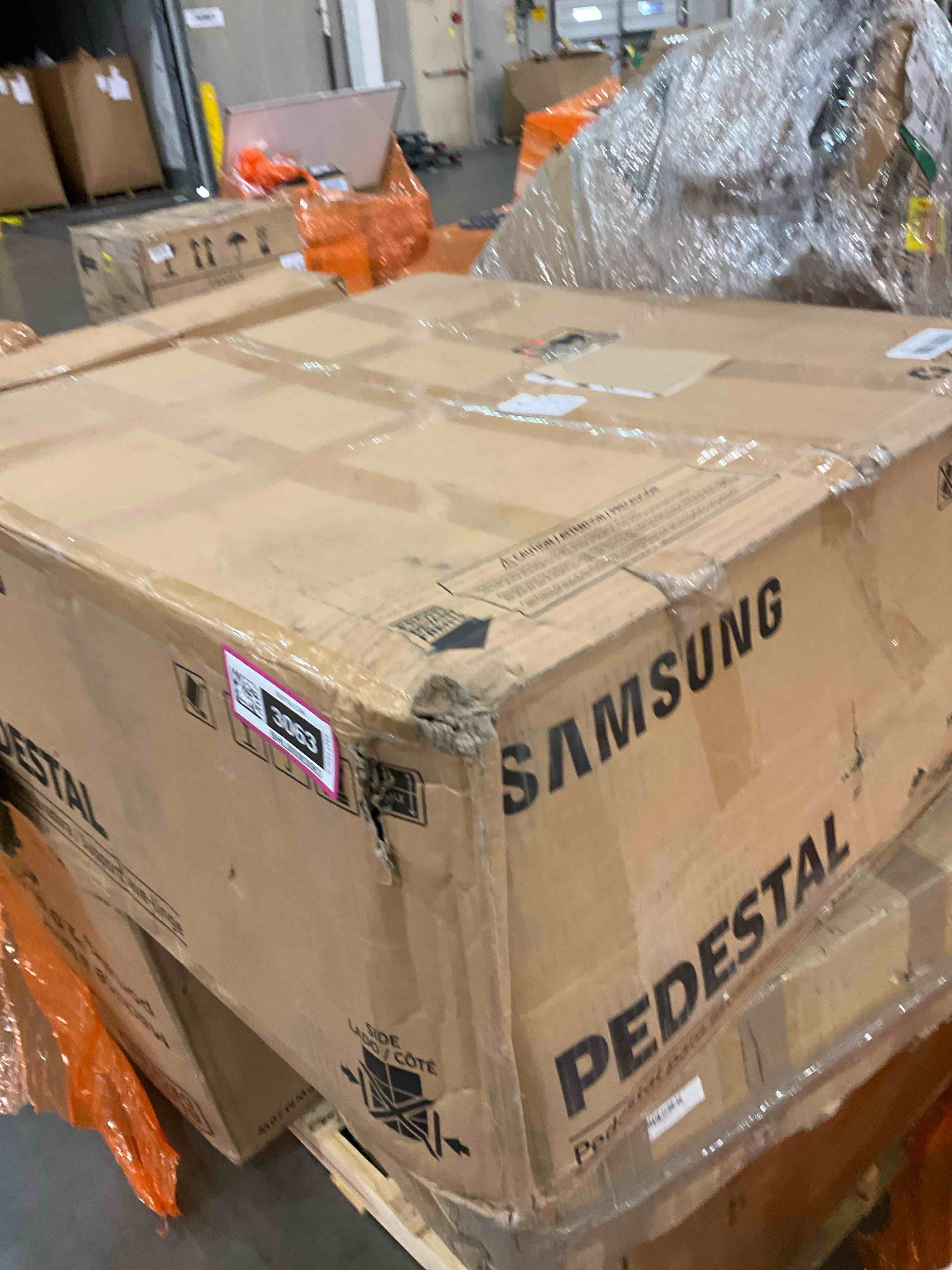 https://s3.amazonaws.com/lotting-images-prod/bidfta/BHL00083063_1695995356476.jpeg