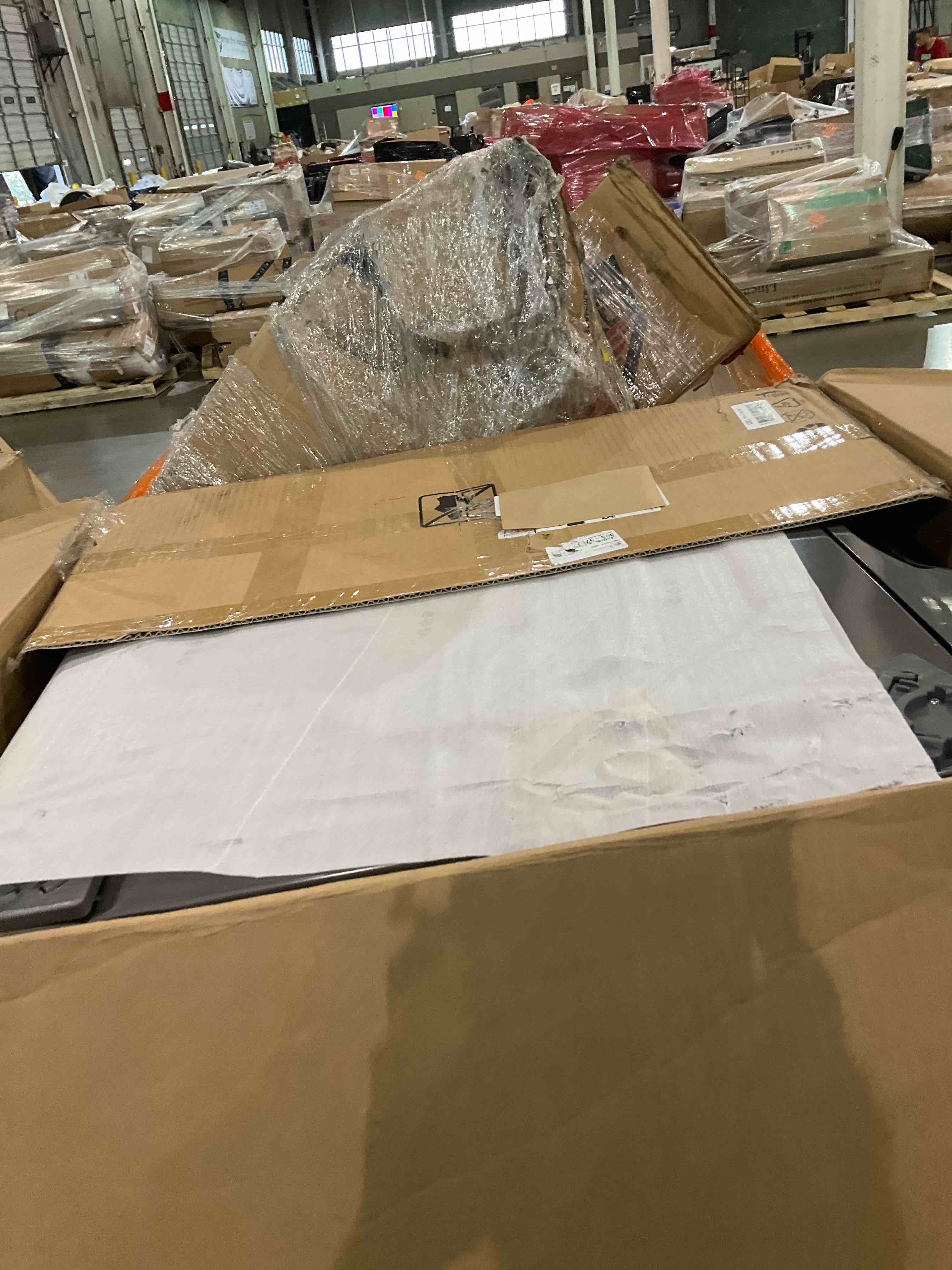 https://s3.amazonaws.com/lotting-images-prod/bidfta/BHL00083063_1695995397624.jpeg