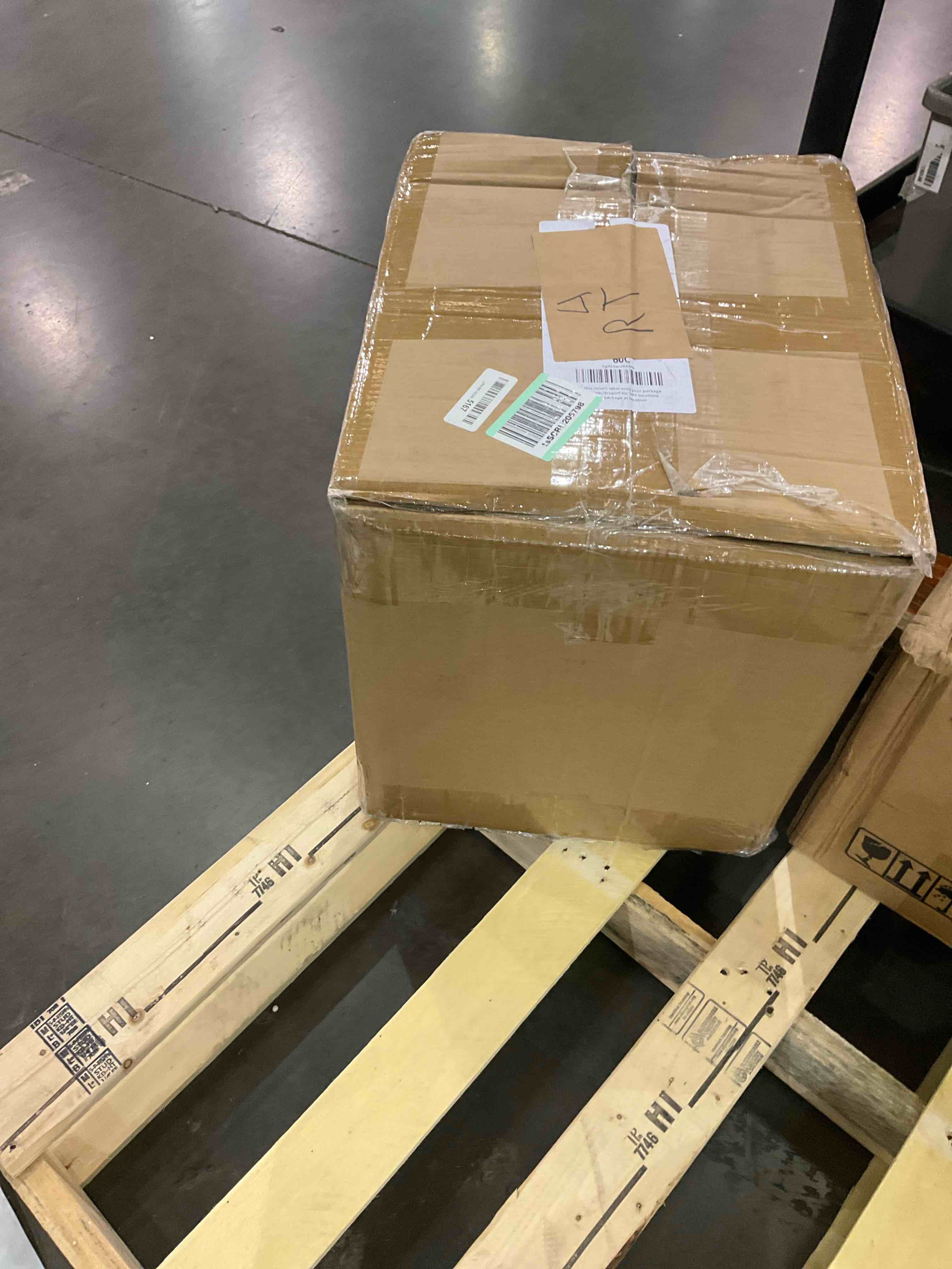 https://s3.amazonaws.com/lotting-images-prod/bidfta/BHL00083640_1697566584768.jpeg