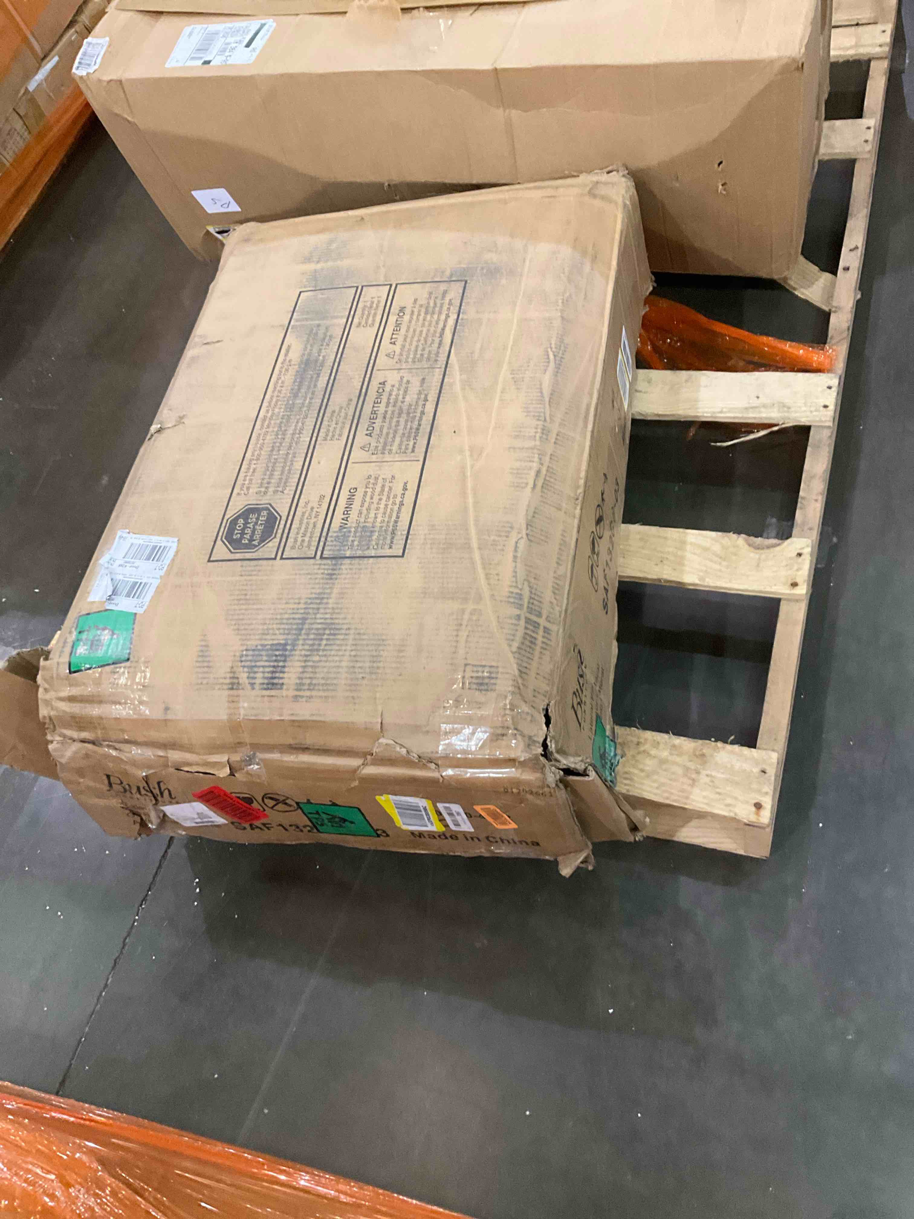 https://s3.amazonaws.com/lotting-images-prod/bidfta/BHL00083645_1697568136040.jpeg