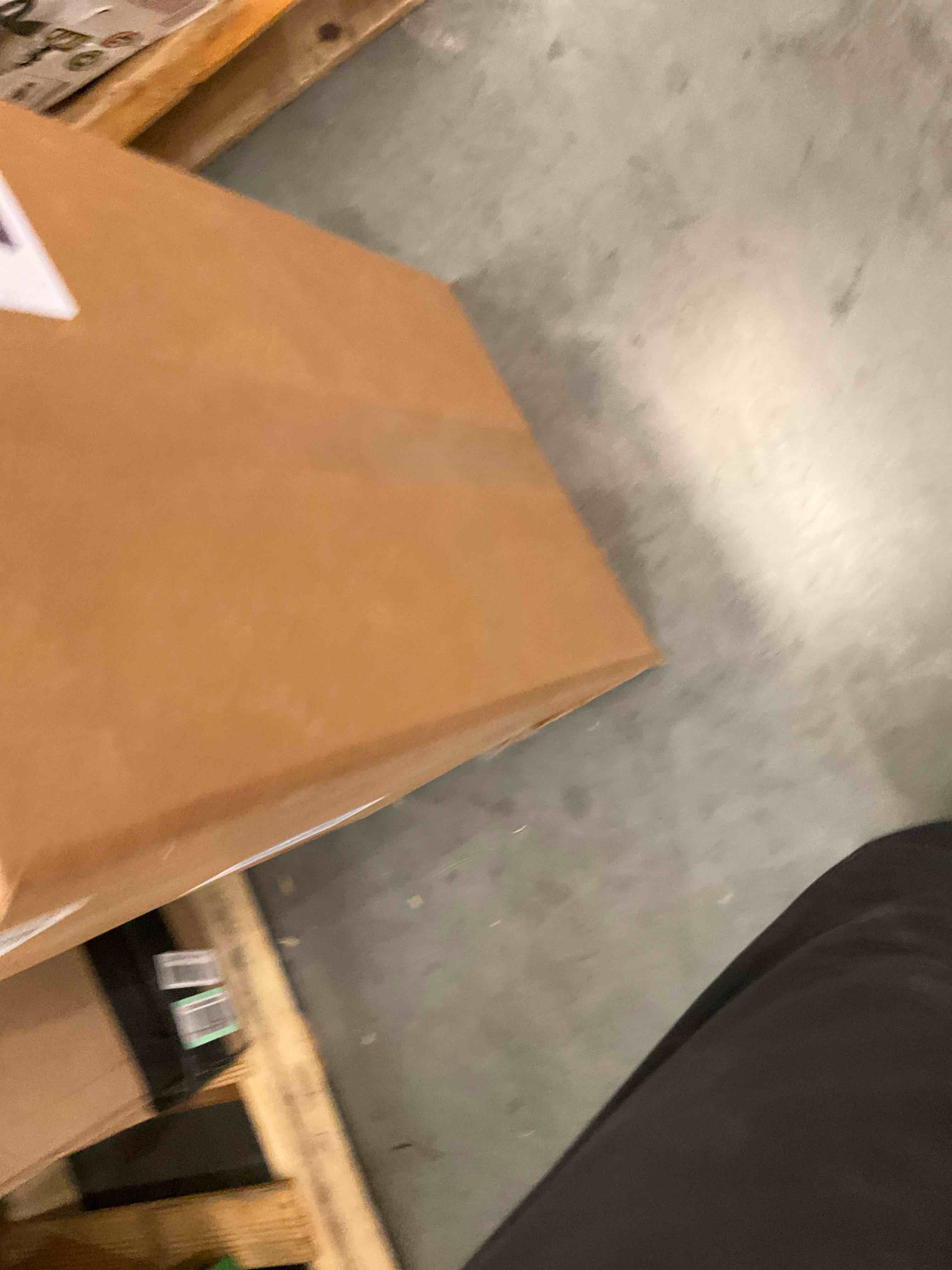 https://s3.amazonaws.com/lotting-images-prod/bidfta/BHL00084060_1695836604297.jpeg