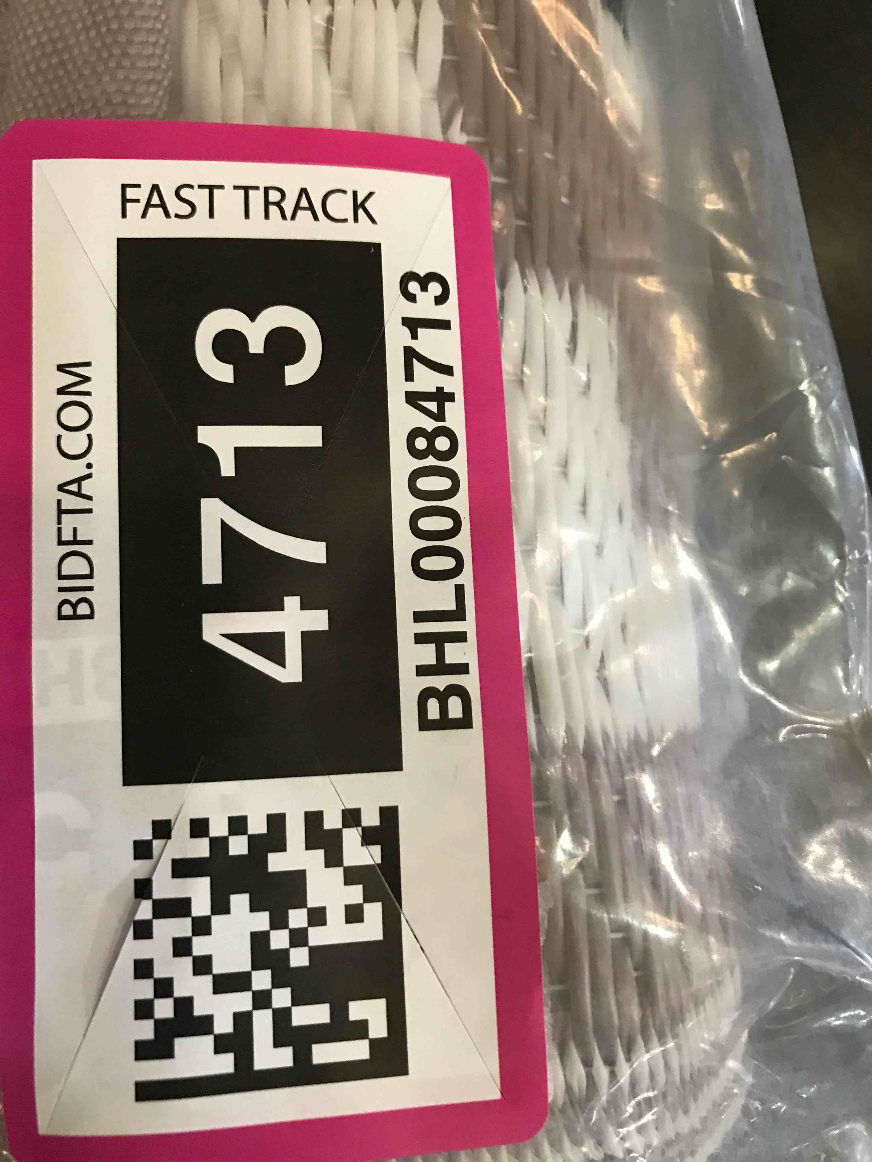 https://s3.amazonaws.com/lotting-images-prod/bidfta/BHL00084713_1697218617608.jpeg