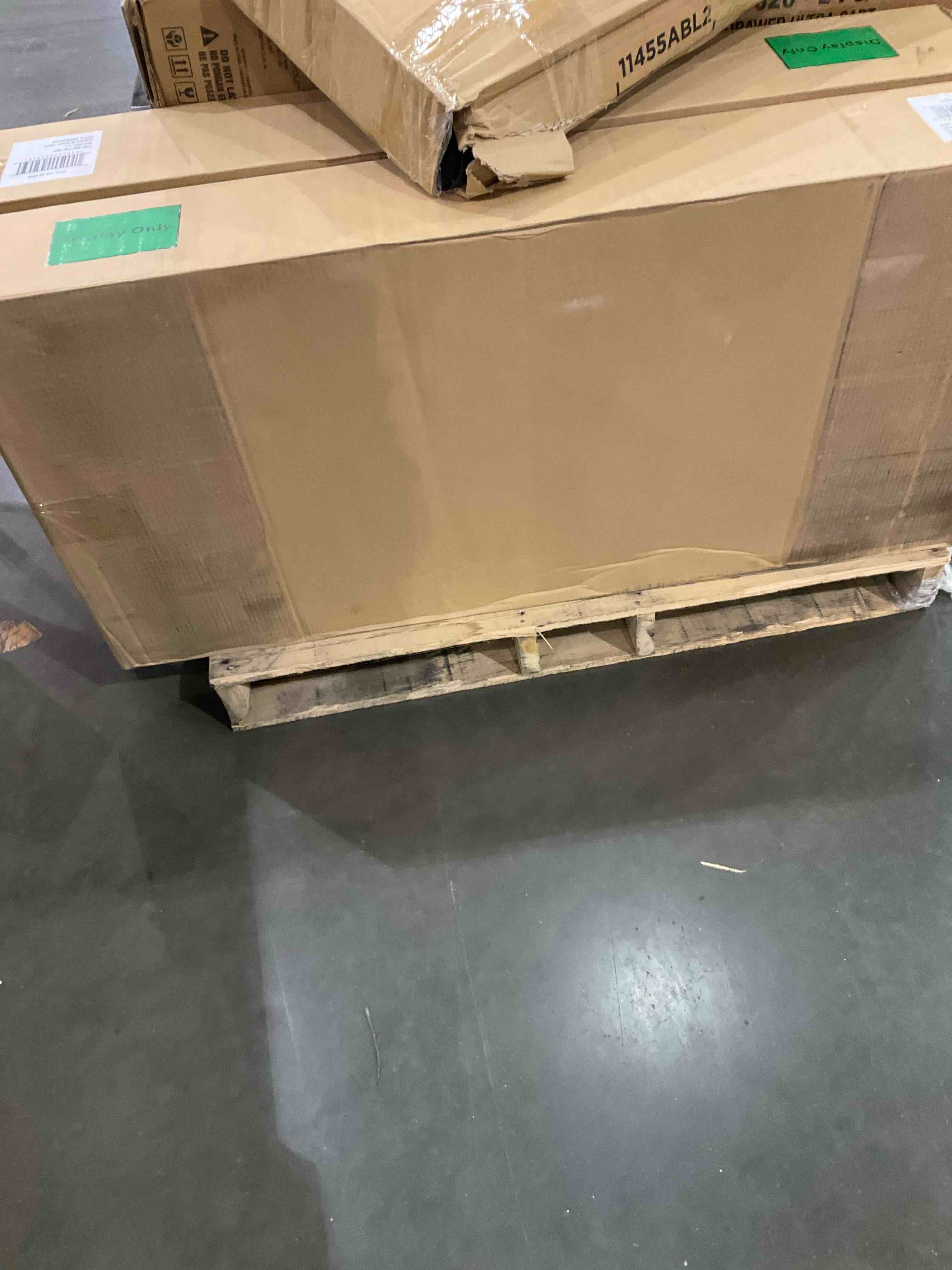 https://s3.amazonaws.com/lotting-images-prod/bidfta/BHL00085598_1701696825865.jpeg