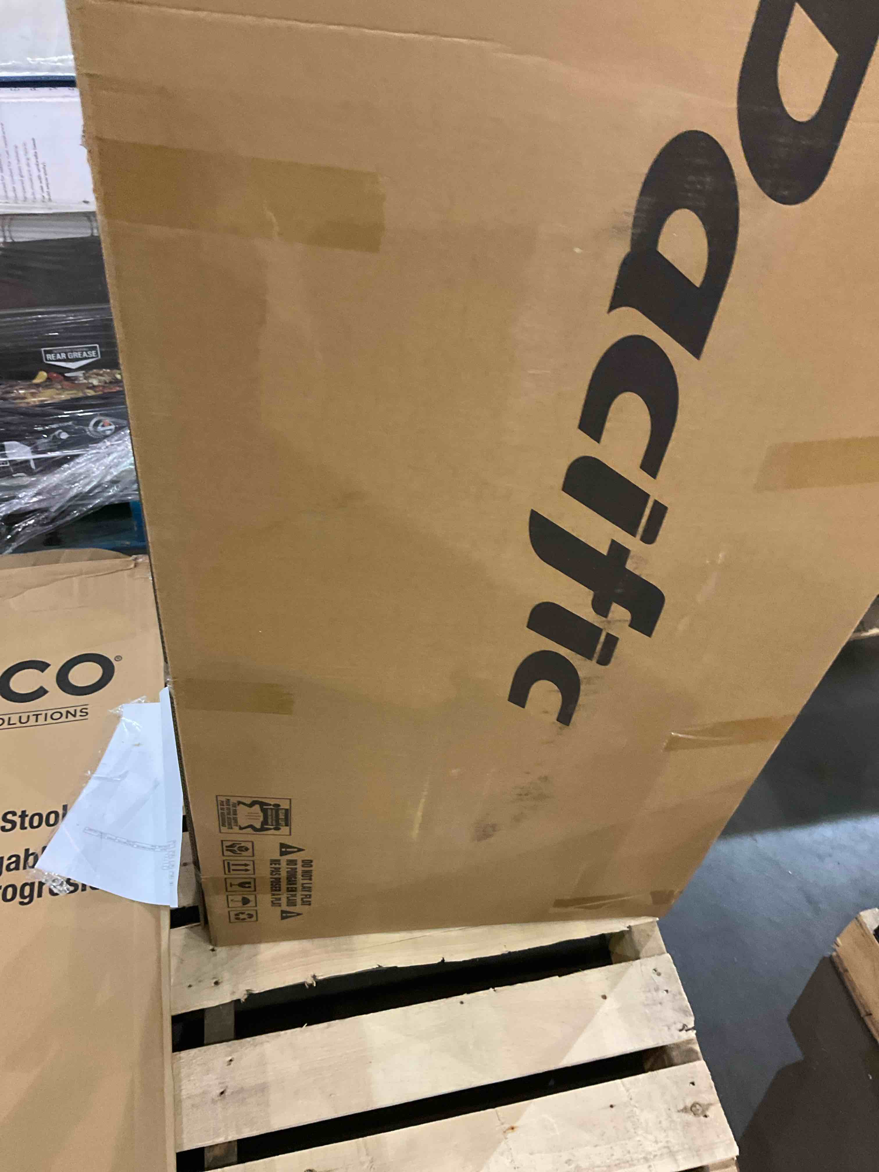 https://s3.amazonaws.com/lotting-images-prod/bidfta/BHL00085641_1701479040200.jpeg