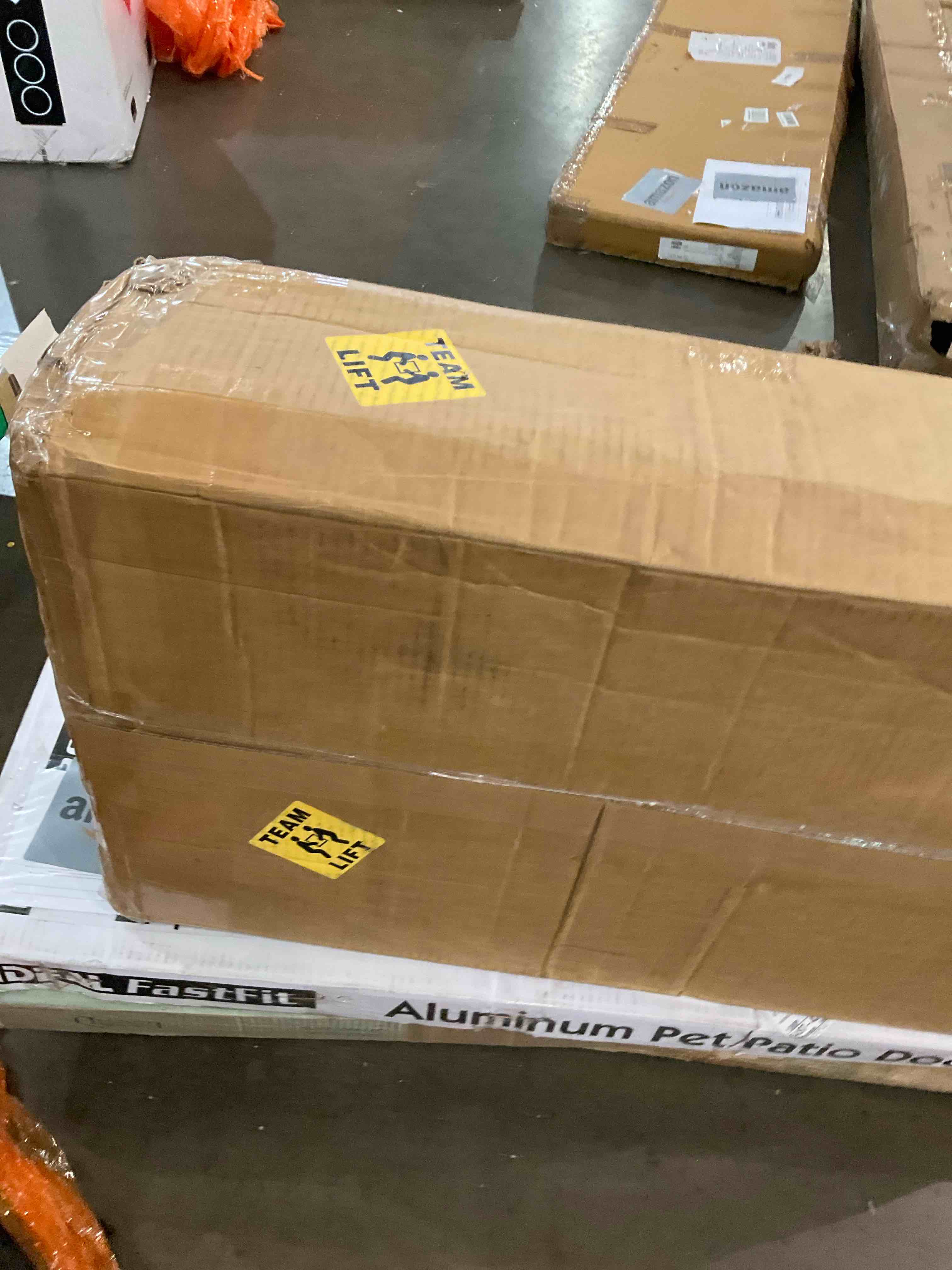 https://s3.amazonaws.com/lotting-images-prod/bidfta/BHL00088210_1699378811655.jpeg