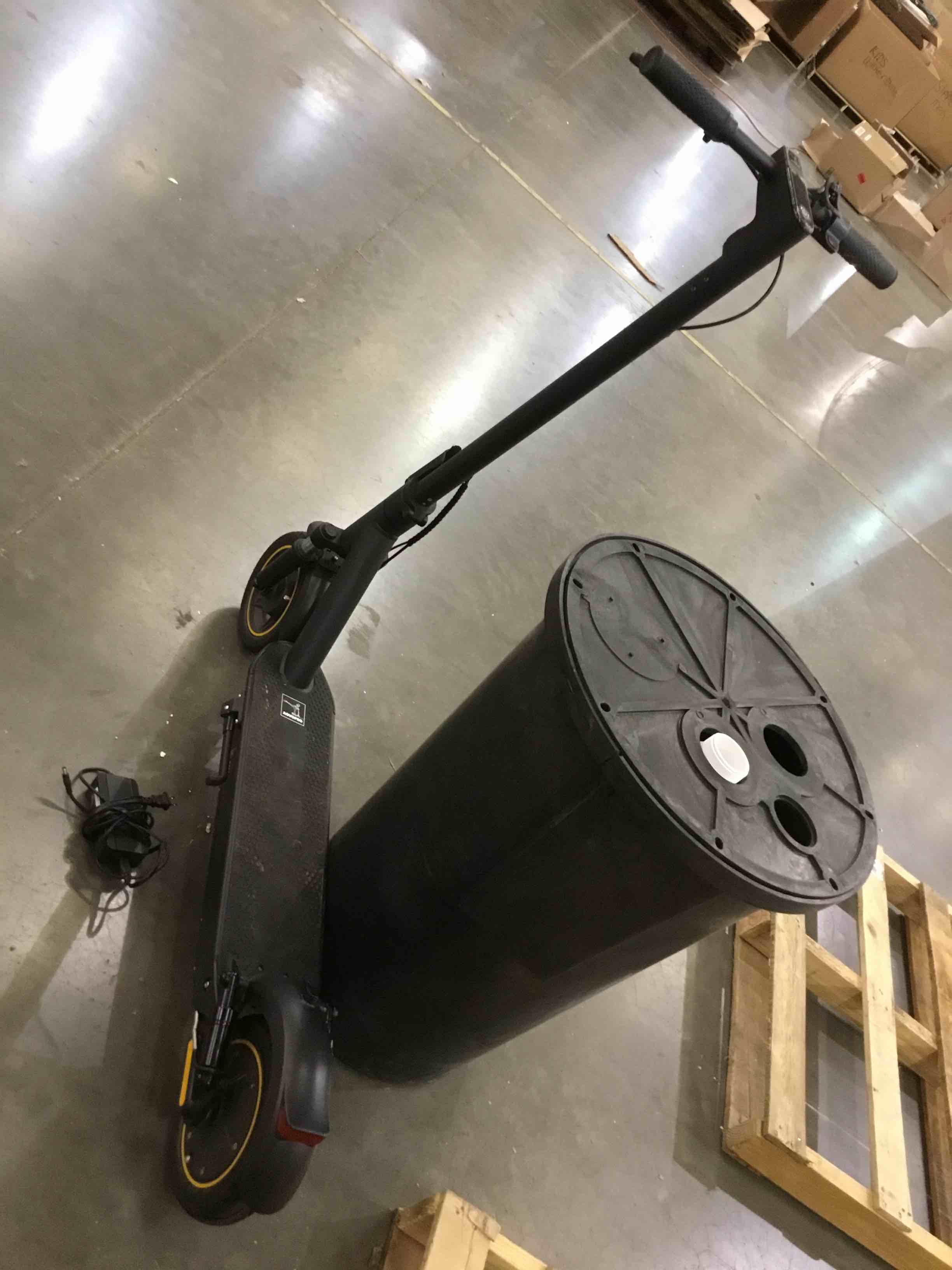 https://s3.amazonaws.com/lotting-images-prod/bidfta/BHL00090260_1695827407064.jpeg