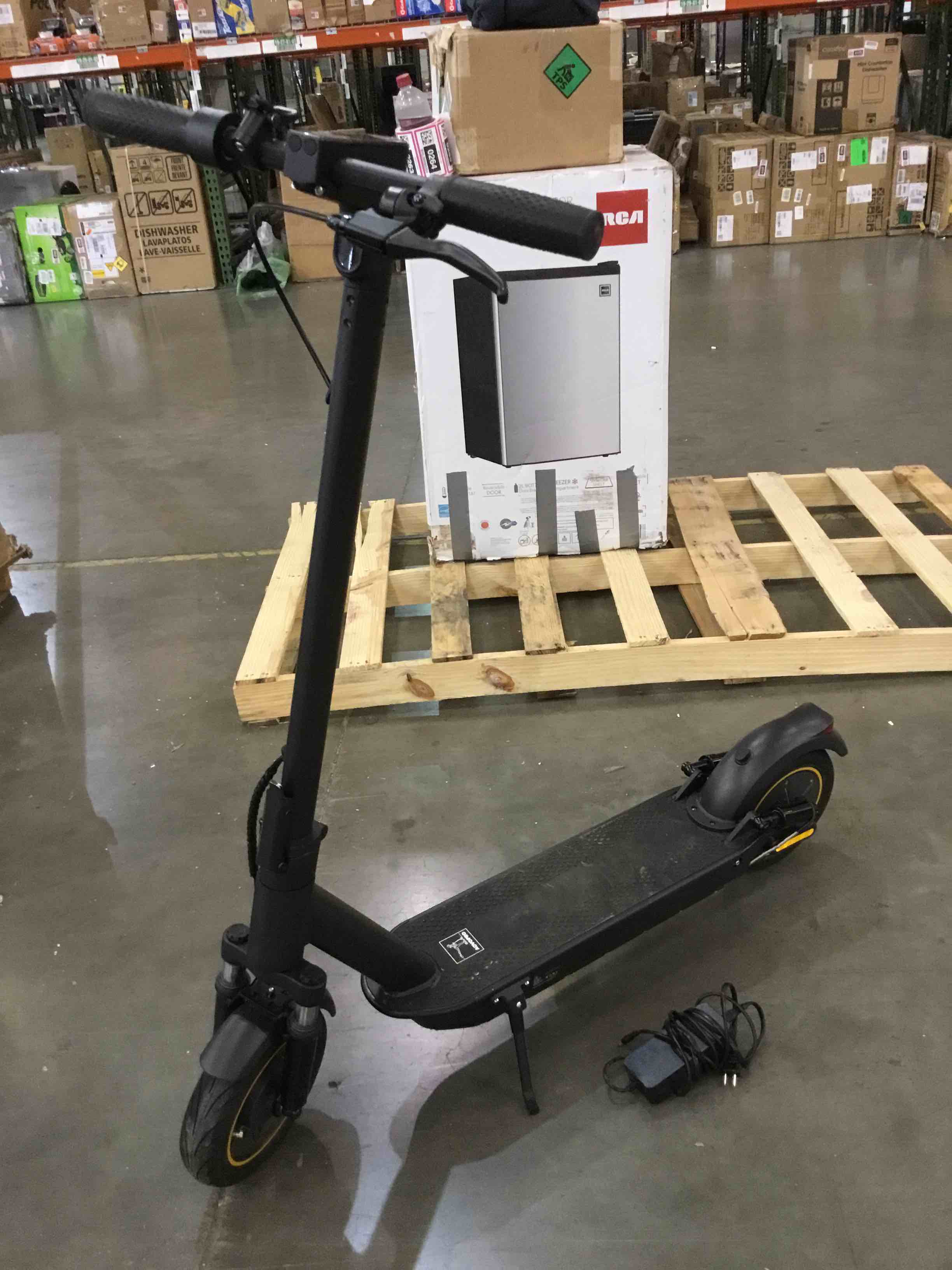 https://s3.amazonaws.com/lotting-images-prod/bidfta/BHL00090260_1695827516147.jpeg